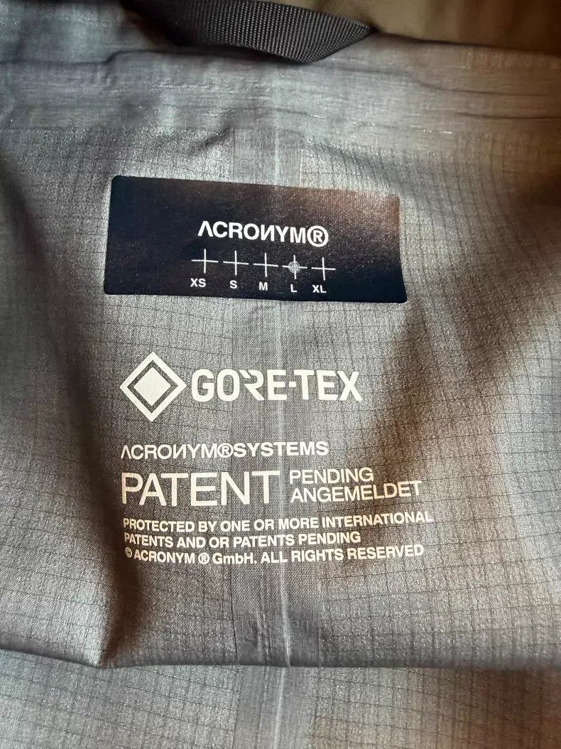 Acronym Acronym Military green functional windbreaker Size US L / EU 52-54 / 3 - 3 Thumbnail