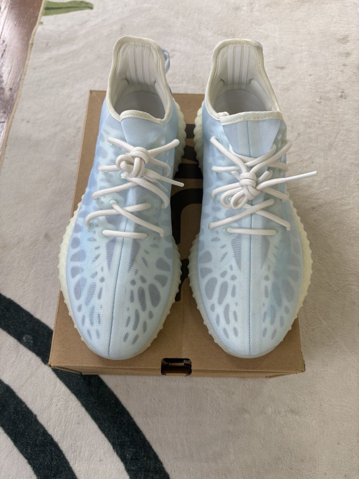 The Row Yeezy Boost 350 V2 Mono ice Size US 11 / EU 44 - 3 Thumbnail