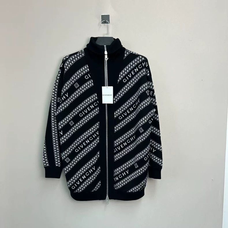 Givenchy Givenchy Black and White Full Print Bulletproof Sweater Size US S / EU 44-46 / 1 - 1 Thumbnail