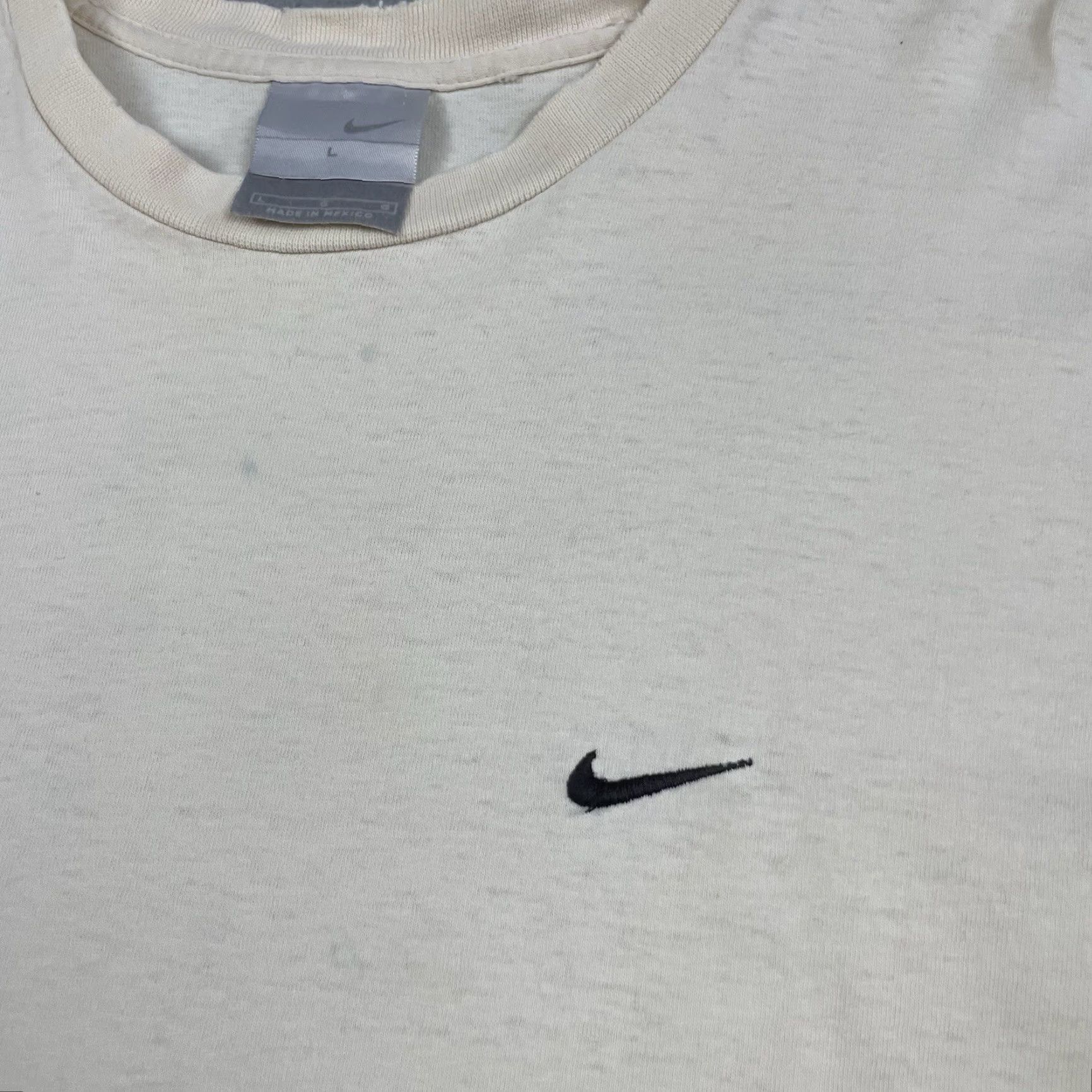 Nike VINTAGE Nike Shirt Mens T-Shirt Adult Large White Embroidered Swoosh Basic Tee 90s Sports Logo Decade Y2K/2000s Size US L / EU 52-54 / 3 - 3 Thumbnail