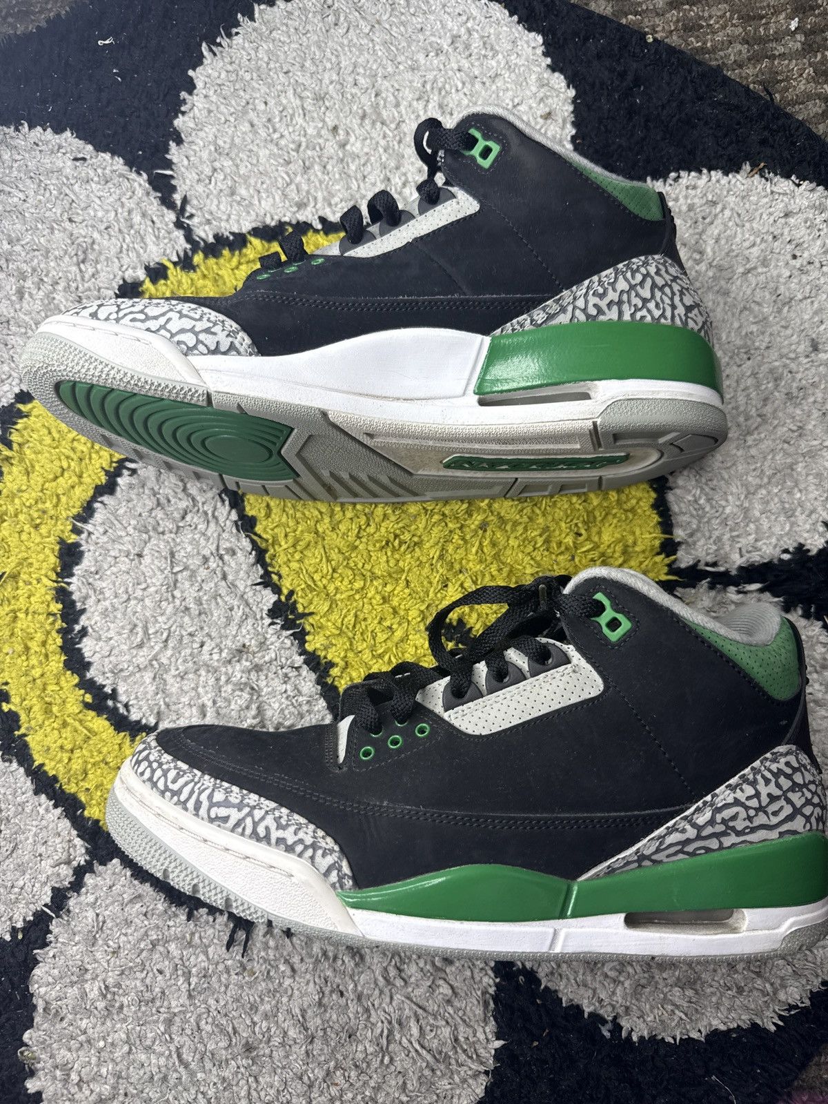 Jordan Brand Air Jordan 3 Retro Pine Green Size US 9.5 / EU 42-43 - 1 Thumbnail
