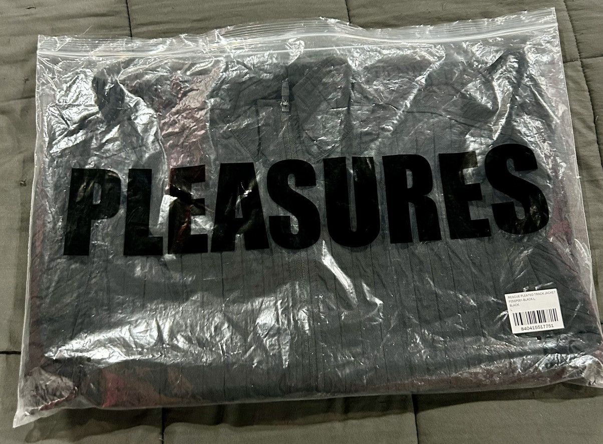 Pleasures PLEASURES Rescue Pleated Track Jacket – Black size large Size US L / EU 52-54 / 3 - 18 Thumbnail