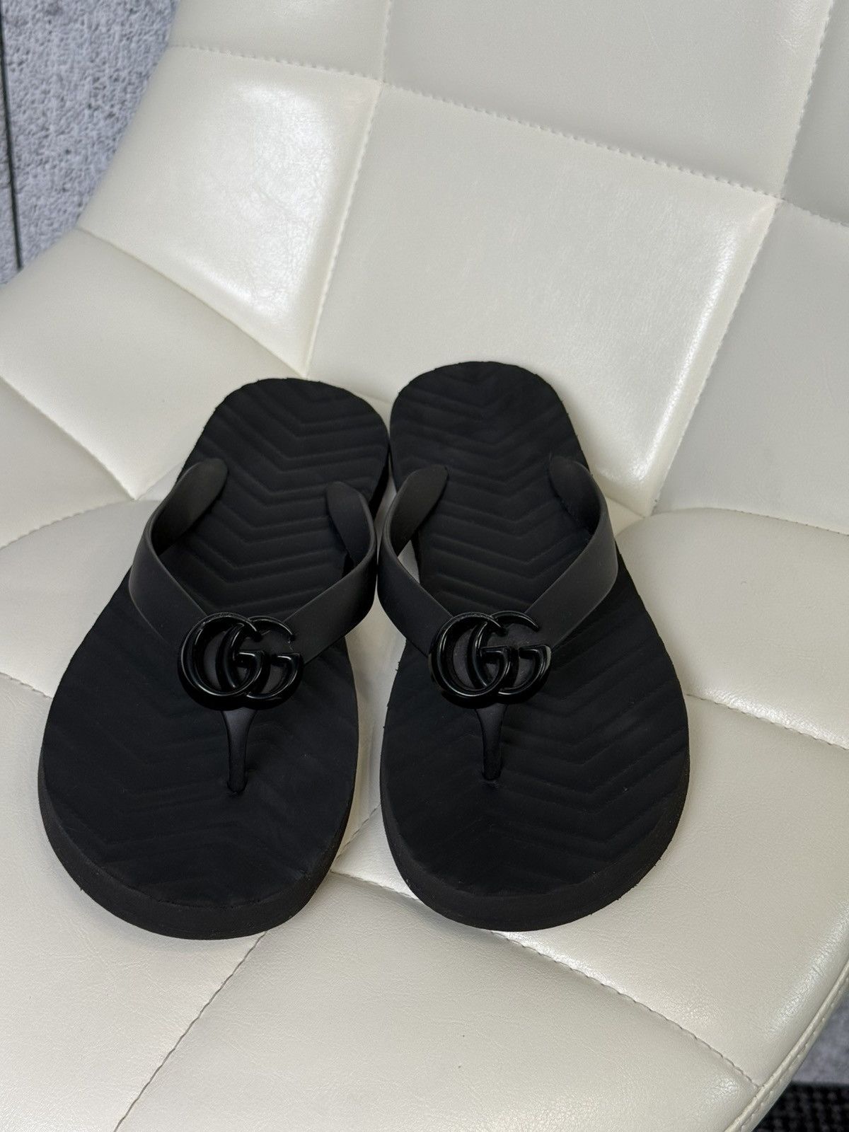 Gucci Gucci GG Marmont Rubber Thong Flip Flops Sandals Mens Size 9 Size US 9 / EU 42 - 7 Thumbnail