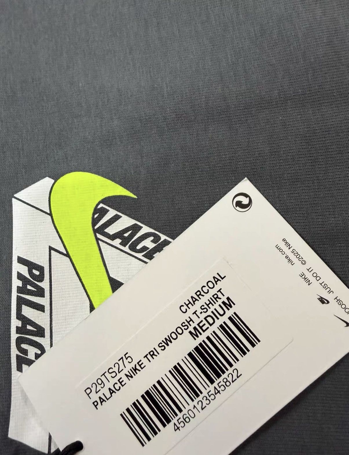 Palace PALACE x Nike FW25 TRI SWOOSH T-SHIRT J34 Size US M / EU 48-50 / 2 - 5 Thumbnail
