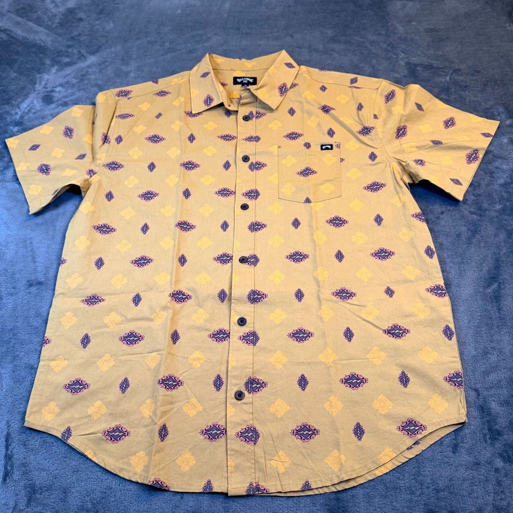 Billabong Billabong Shirt Mens Small Tan Geometric Print Short Sleeve Button-Up Pocket Stretch Wovens Casual Bohemian Summer Travel NWT Size US S / EU 44-46 / 1 - 3 Thumbnail