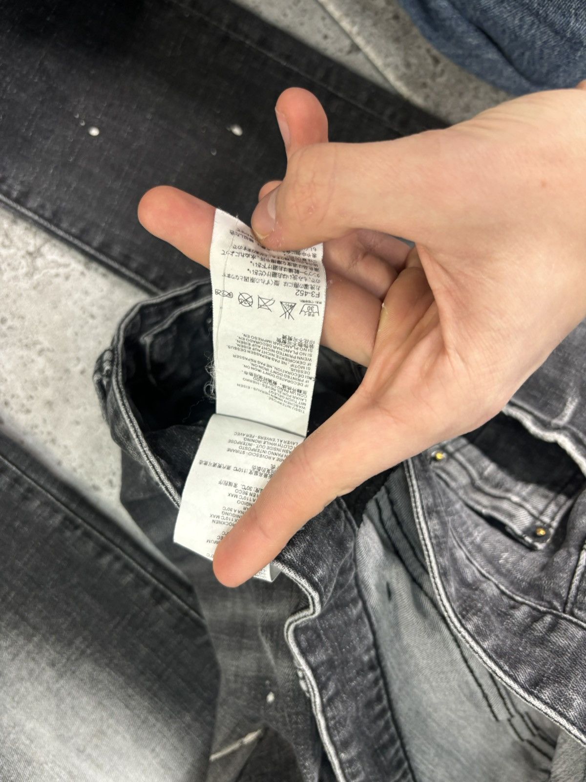 Dsquared2 × Japanese Brand Dsquared2 Paint Splatter Distressed Black Washed Denim Jeans Size US 34 / EU 50 - 8 Thumbnail
