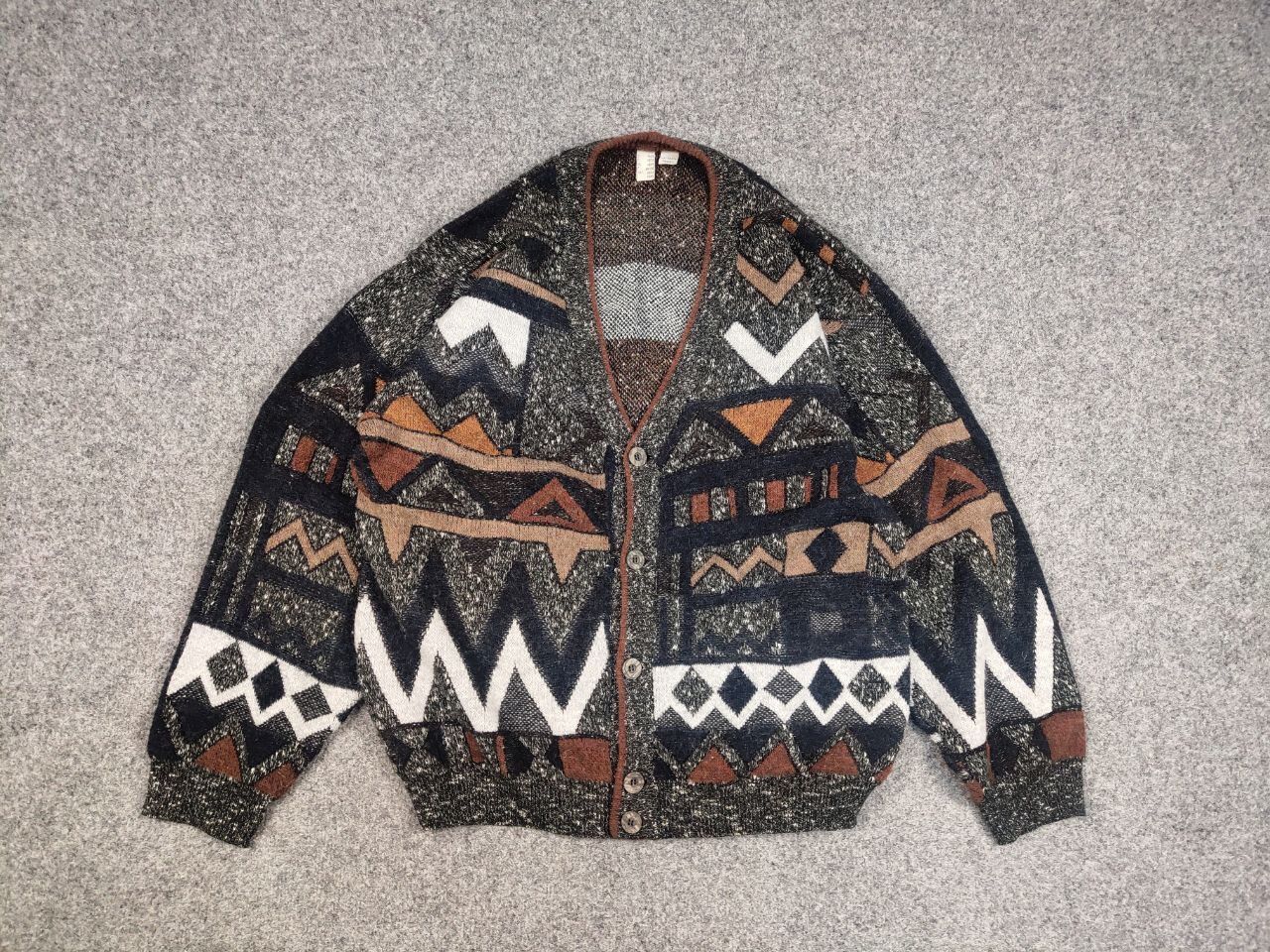 Japanese Brand Vintage 90's Japanese Style Knit Art Gray Pattern Cardigan Size US L / EU 52-54 / 3 - 13 Thumbnail