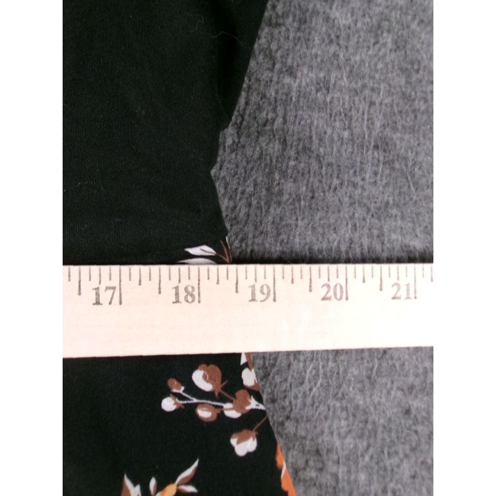 Vintage Womens Dress 2XL Black Floral Short Sleeve V-Neck Midi Fit Flare Polyester Size 40" / US 18 - 4 Thumbnail
