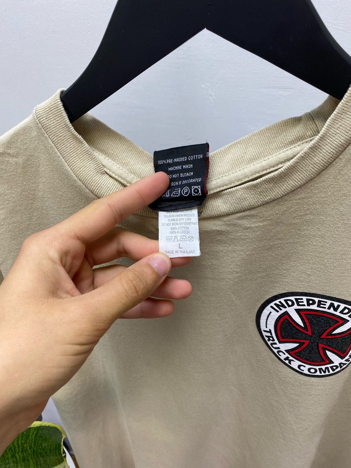 Alien Workshop × Independent Truck Co. × Vintage Vintage Independent Truck Company Logo Tee Size US L / EU 52-54 / 3 - 17 Thumbnail