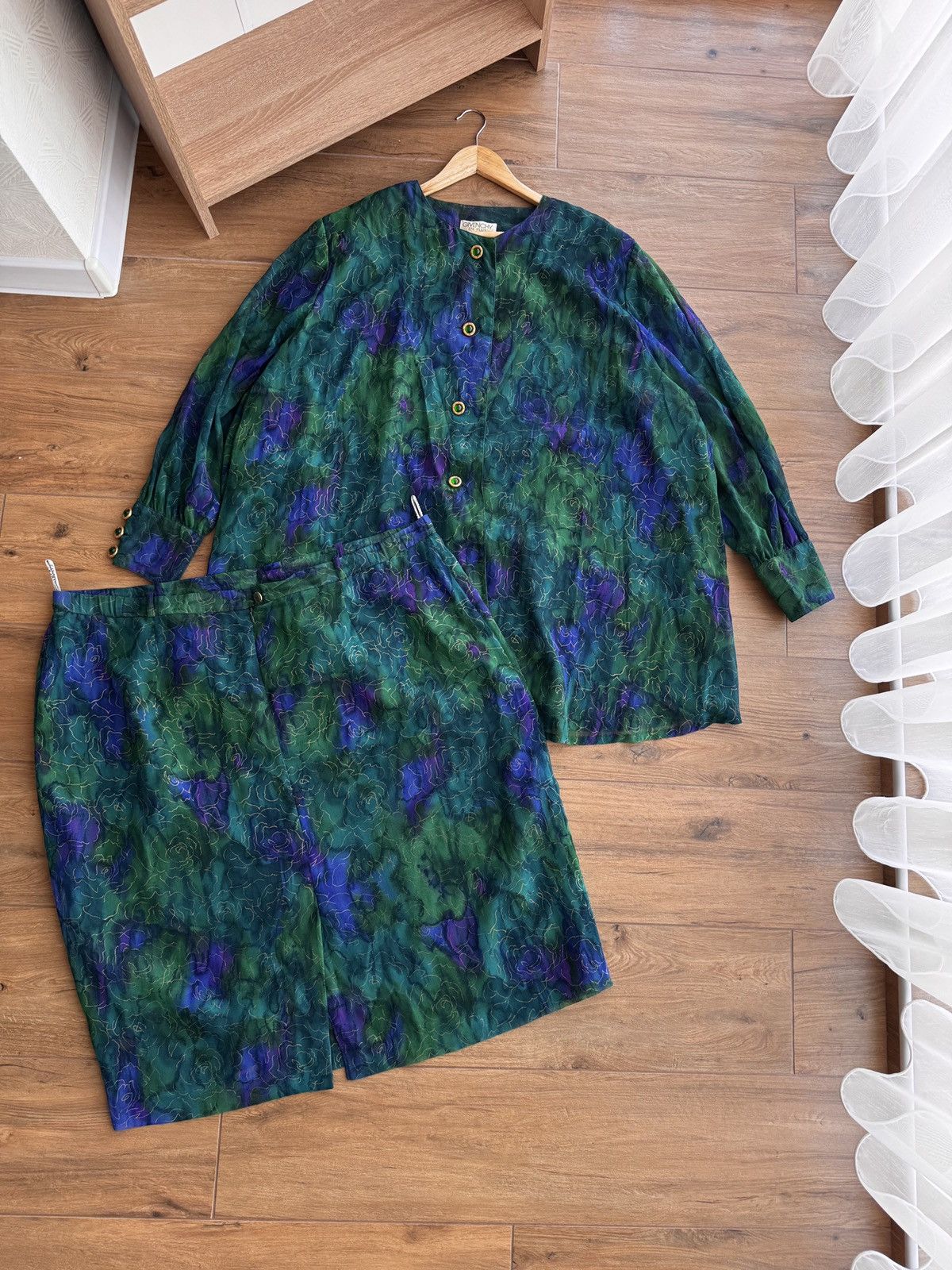 Givenchy × Vintage Vintage Givenchy En Plus Luxury Light Green Top Skirt Set Size 30" / US 8 / IT 44 - 5 Thumbnail