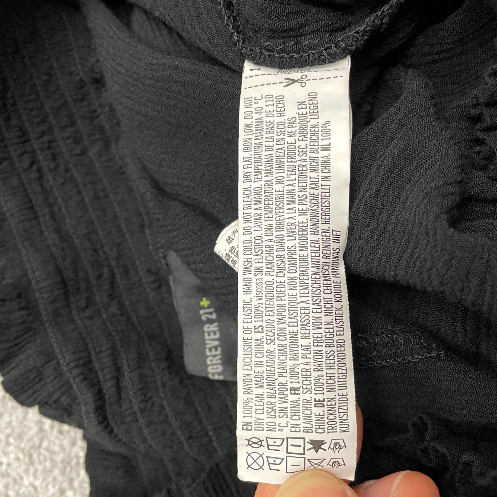 Forever 21 FOREVER 21 + Wide Flare Cropped Pants Women Plus 1X Black Elastic Waist Pull On Casual 28 Inseam 25 In Knit Rayon Flared Pant Size 40" / US 18 - 5 Thumbnail