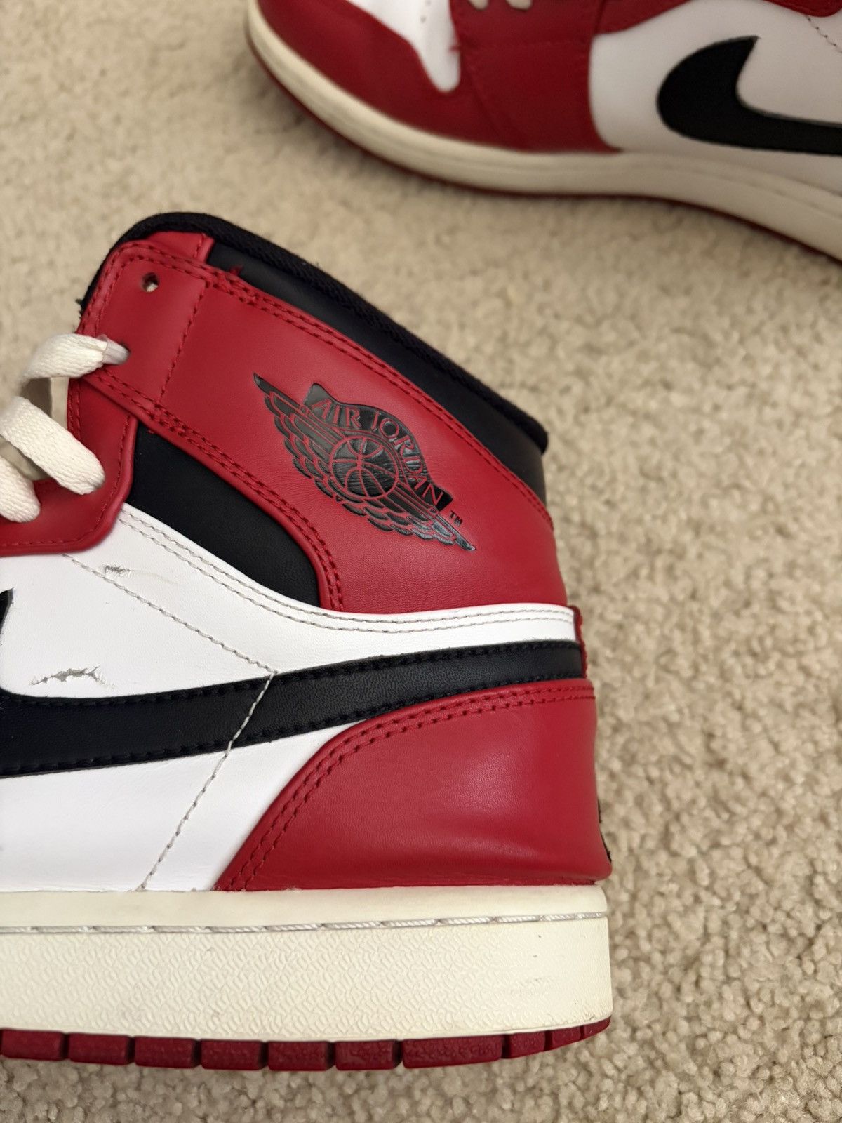 Jordan Brand Air Jordan 1 Retro High 2013 Chicago 2013 Size US 11 / EU 44 - 4 Thumbnail
