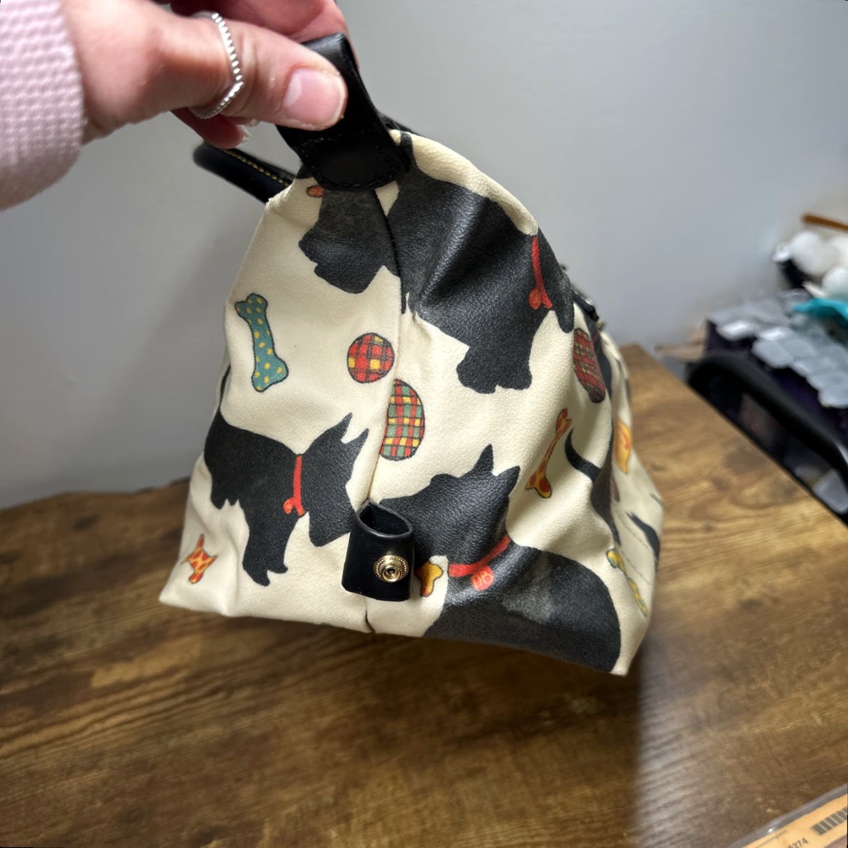 Dooney & Bourke Dooney & Bourke Scottie Dog Tote Duffle Bag Coated Canvas White Black Gold Hardware Wallet Medium Womens Bag Charm Zip Closure Size M / US 6-8 / IT 42-44 - 5 Thumbnail