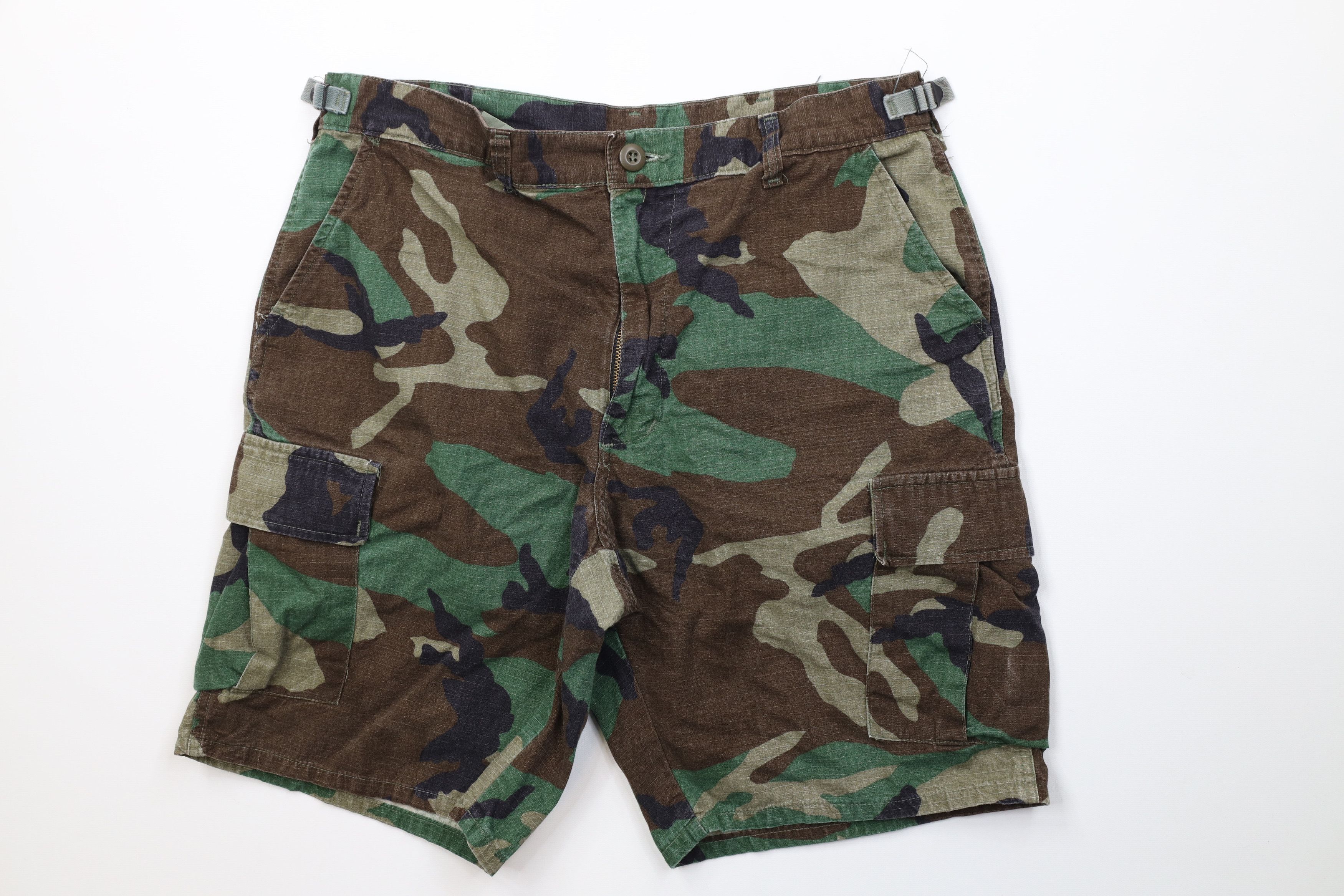 Vintage Vintage 90s Streetwear Military Cargo Shorts Camouflage Size US 32 / EU 48 - 1 Thumbnail