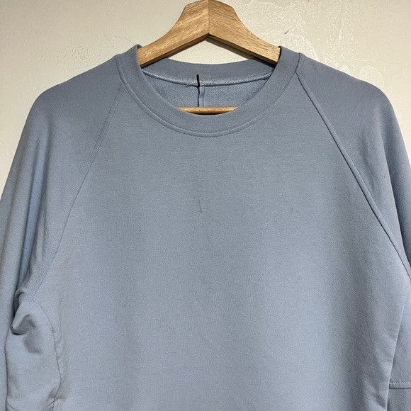 Lululemon Lululemon Light Blue Crewneck Sweatshirt -M Size US M / EU 48-50 / 2 - 5 Thumbnail