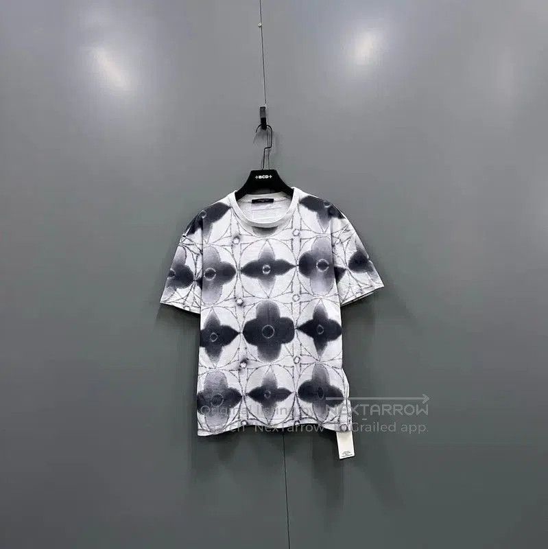 Louis Vuitton Louis Vuitton Summer Multicolor Cotton T-Shirt . Size US XL / EU 56 / 4 - 1 Thumbnail