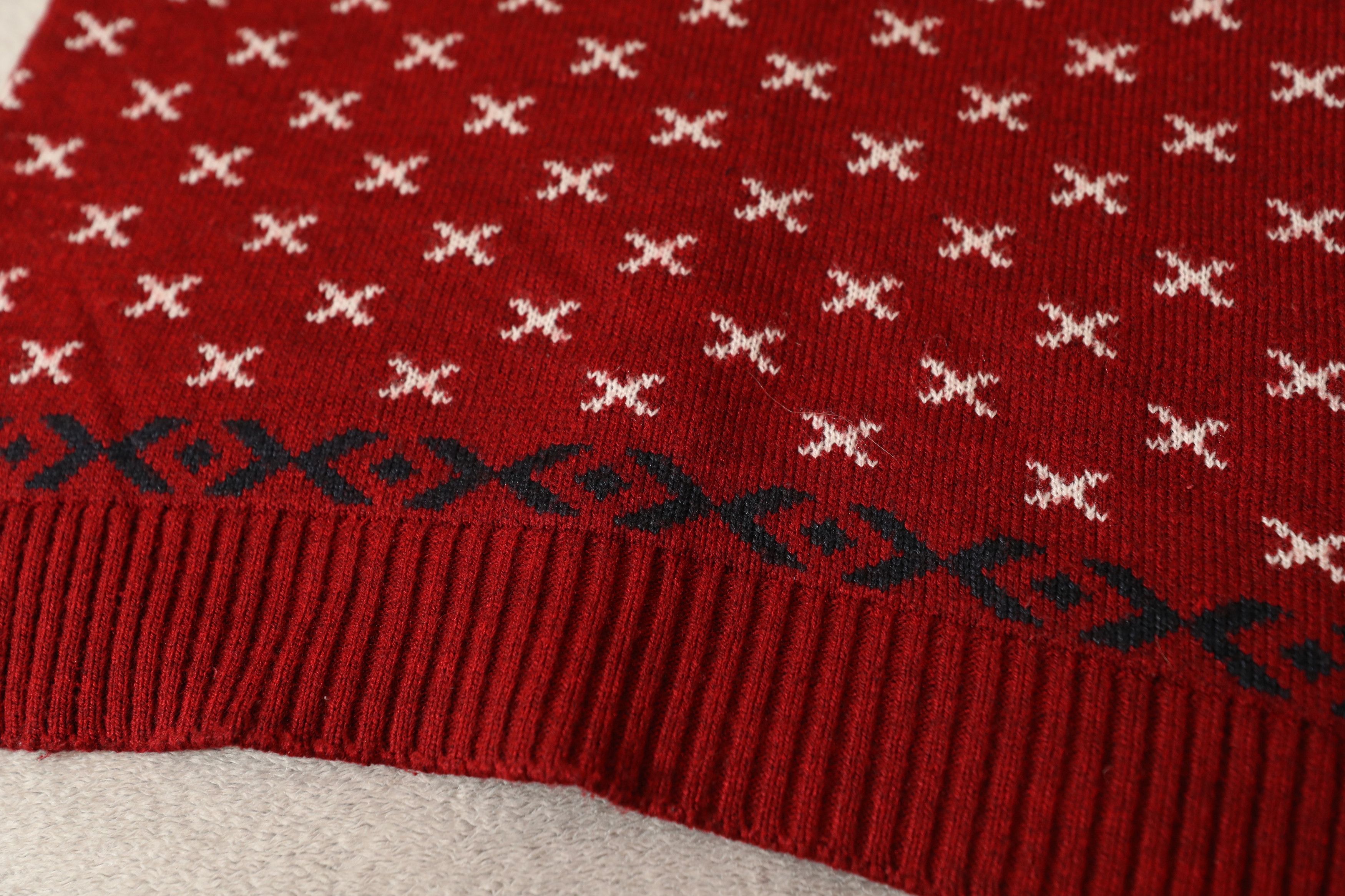 Giorgio Armani Georgio Armani V-Neck Red Pattern Sweater (M) Size US M / EU 48-50 / 2 - 11 Thumbnail
