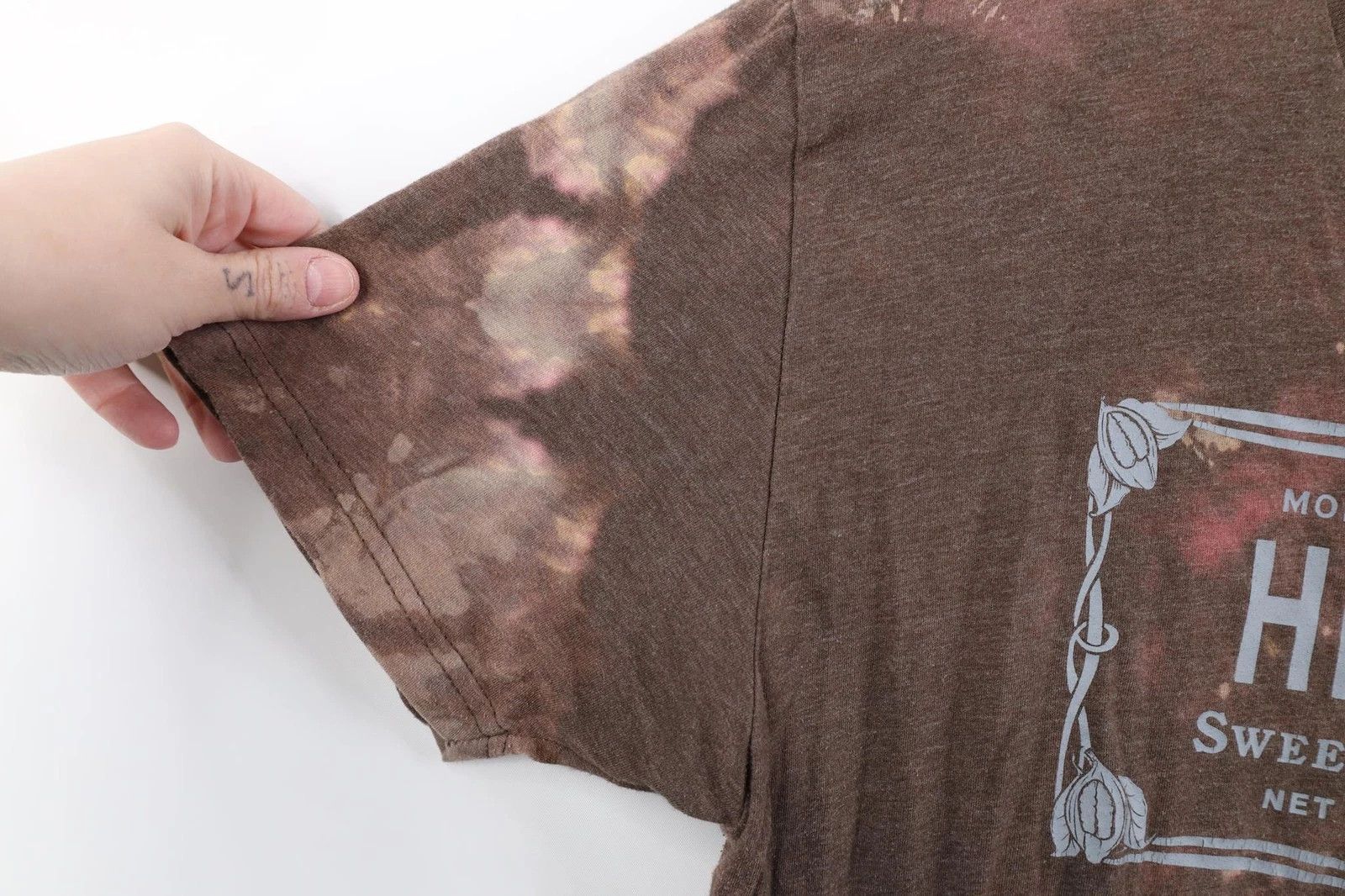 Vintage Vintage Y2K Acid Wash Hersheys Chocolate Bar T-Shirt Brown Size US L / EU 52-54 / 3 - 8 Thumbnail