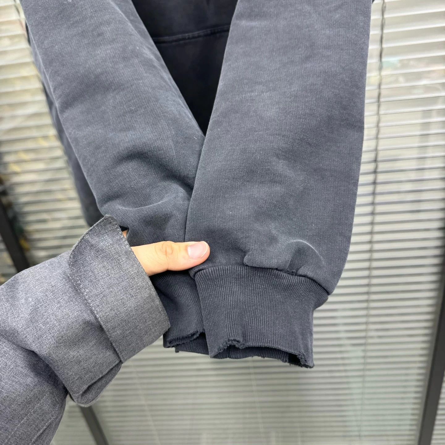 Balenciaga Balenciaga Snake Year Distressed Embroidered Hoodie XS Size US XS / EU 42 / 0 - 3 Thumbnail