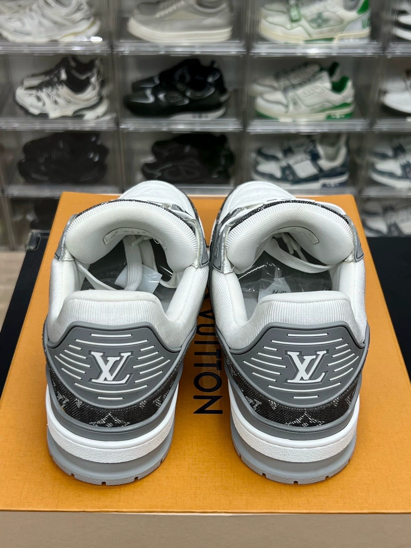 Louis Vuitton lv trainer gray and white sneakers uk7 Size US 7 / EU 40 - 7 Thumbnail