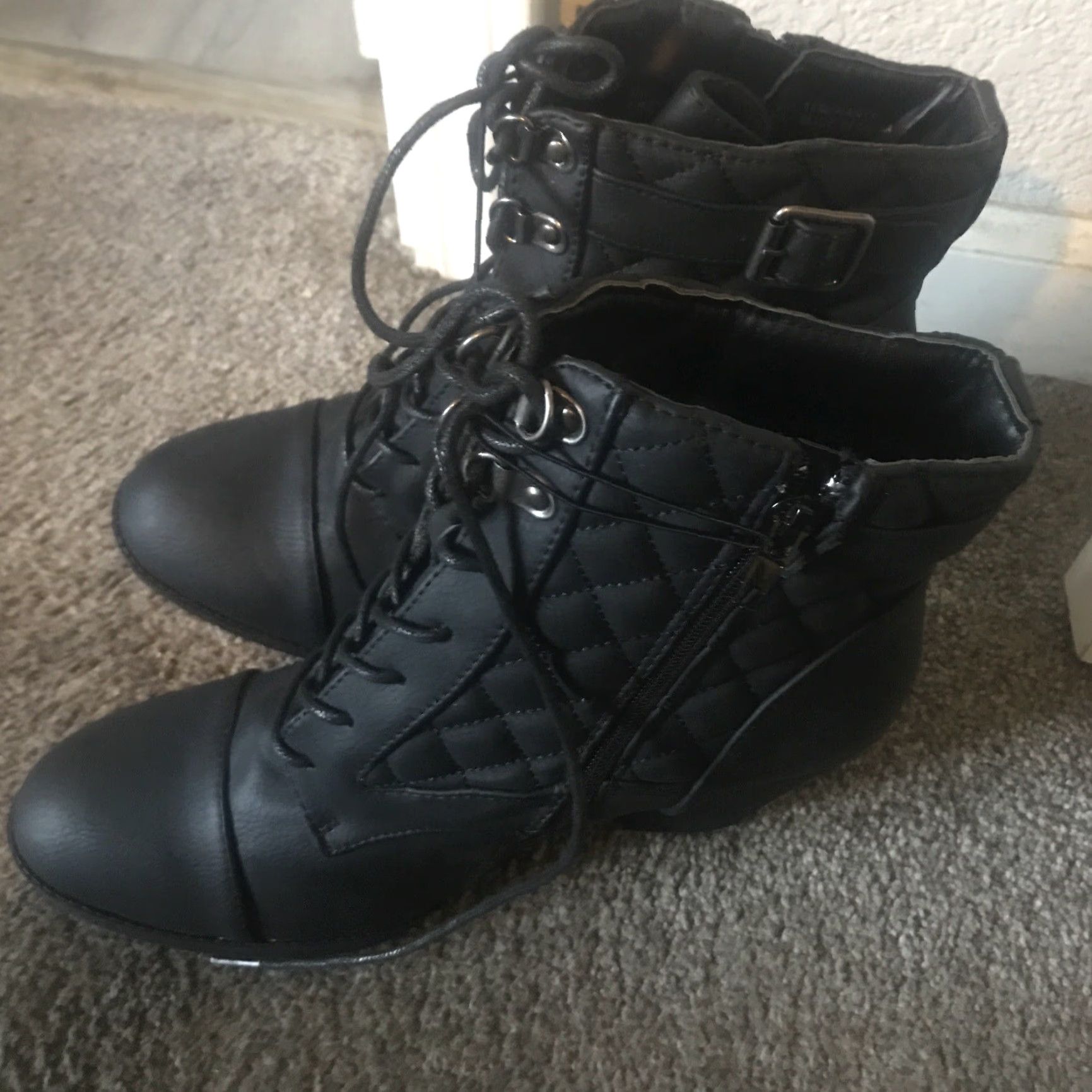 Vintage Daisy Fuentes Boots Size 11 Boots Women Leather Upper Lace-Up Zipper Closure Side Block Heel Bootie Black Ankle Shaft Casual Size US 11 / IT 41 - 2 Thumbnail