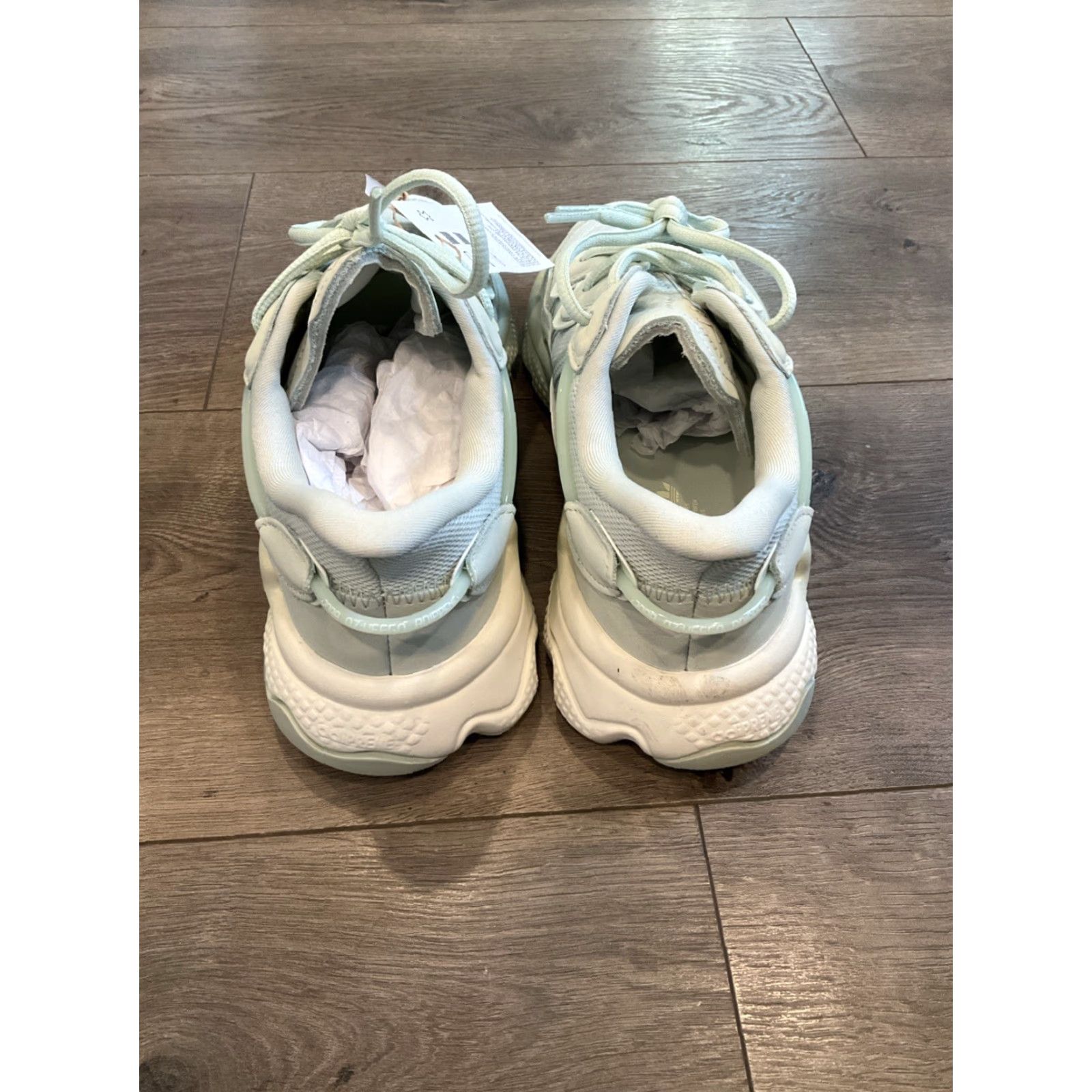 Adidas Adidas Ozweego W Size 6.5 Linen Green Feather Grey Sneaker Womens Size US 7 / IT 37 - 5 Thumbnail