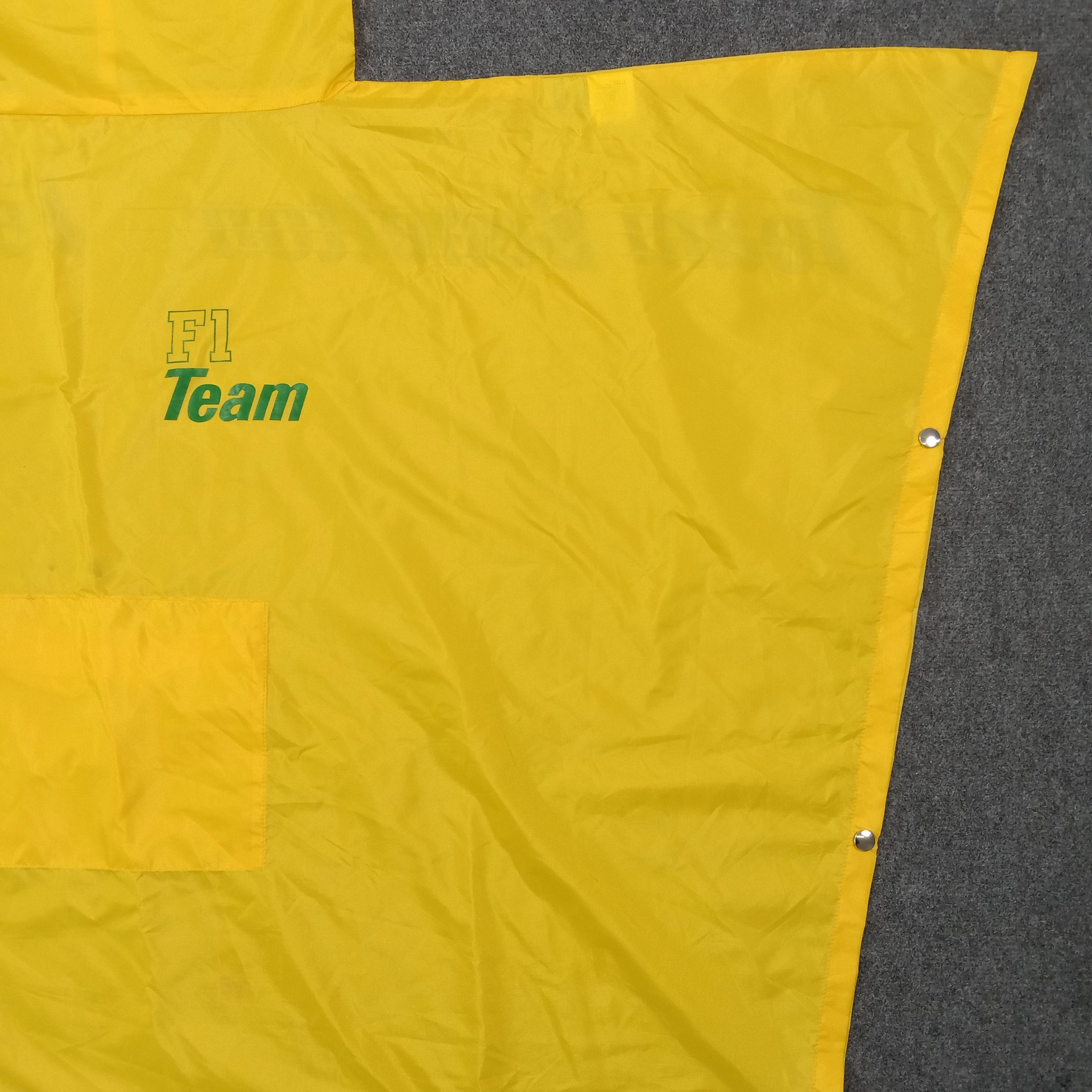 Benetton Formula 1 Racing Team Benetton Raincoat Free Size C269N15 Size US L / EU 52-54 / 3 - 4 Thumbnail