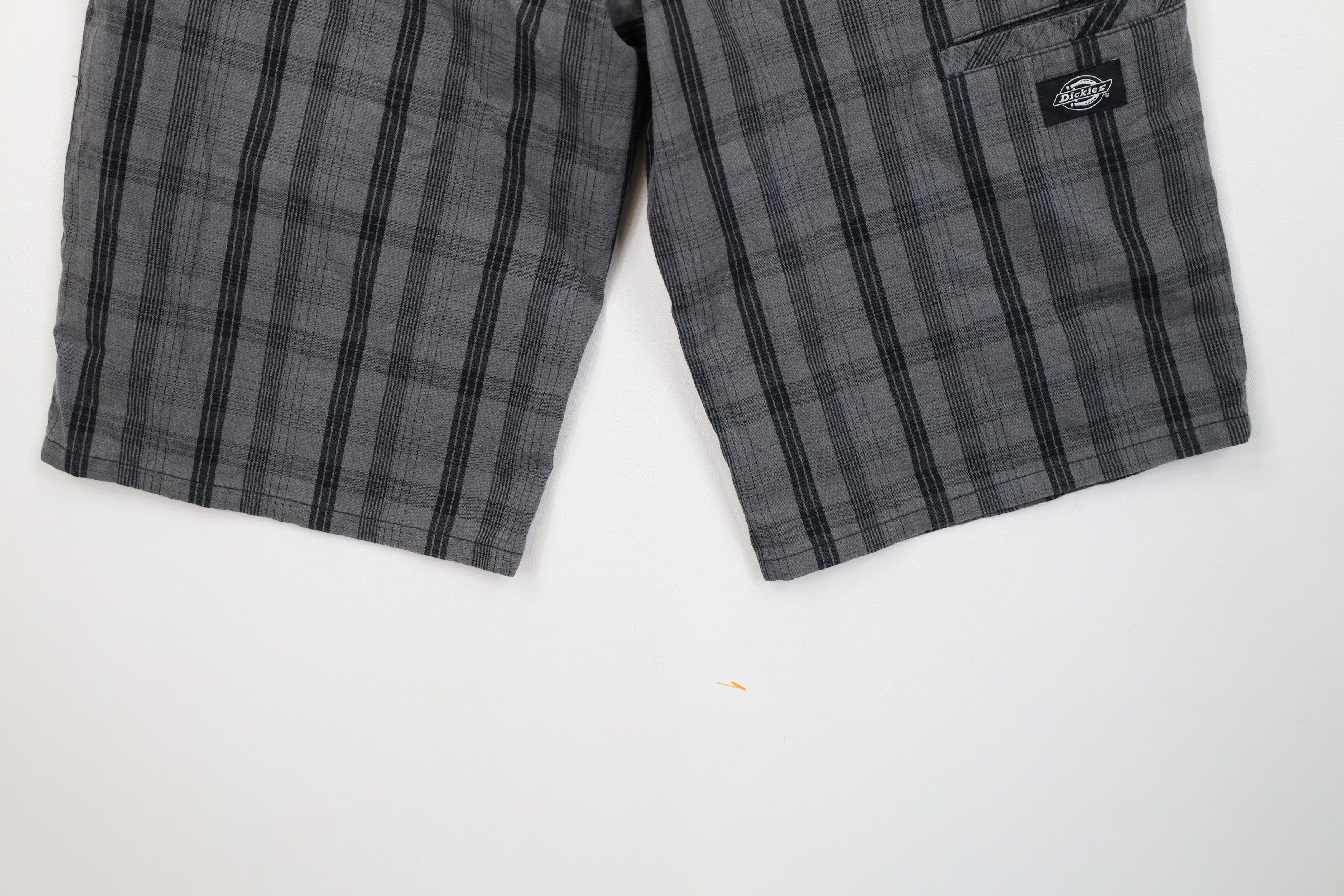 Dickies Vintage Y2K Dickies Workwear Mechanic Shorts Gray Plaid Size US 30 / EU 46 - 11 Thumbnail