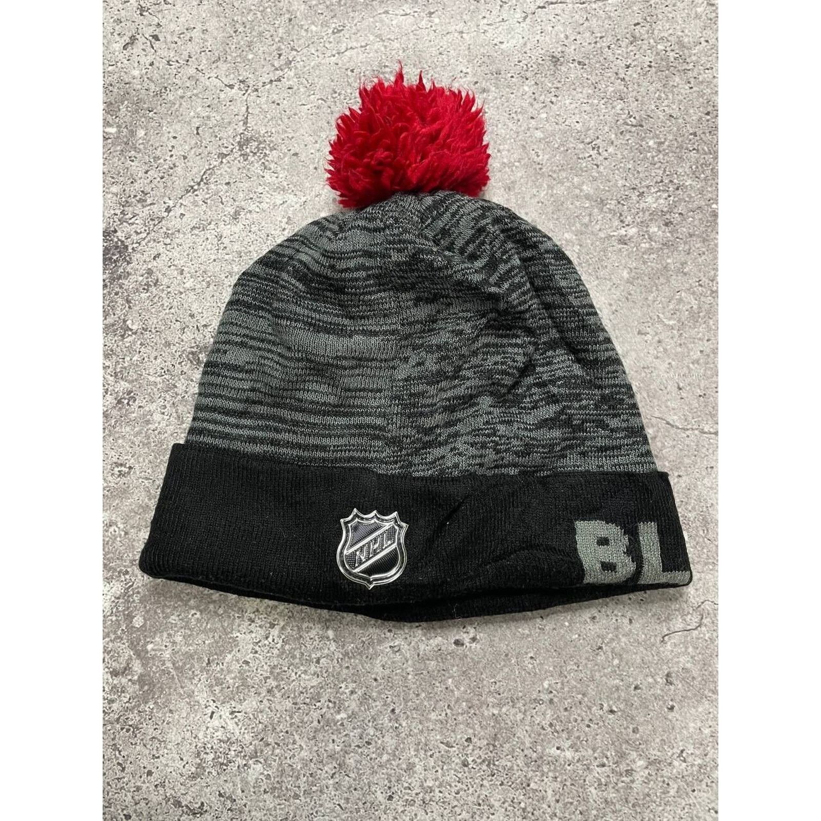 Adidas × Vintage Vintage Chicago Blackhawks NHL Beanie Hat Red Pom Adidas Size ONE SIZE - 2 Thumbnail