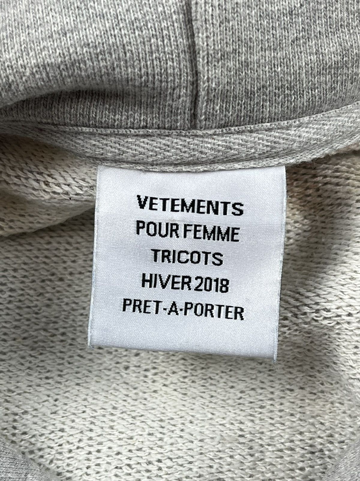 Vetements AW18 Vetements Misplaced Logo Cropped Hoodie Grey Size US M / EU 48-50 / 2 - 7 Thumbnail