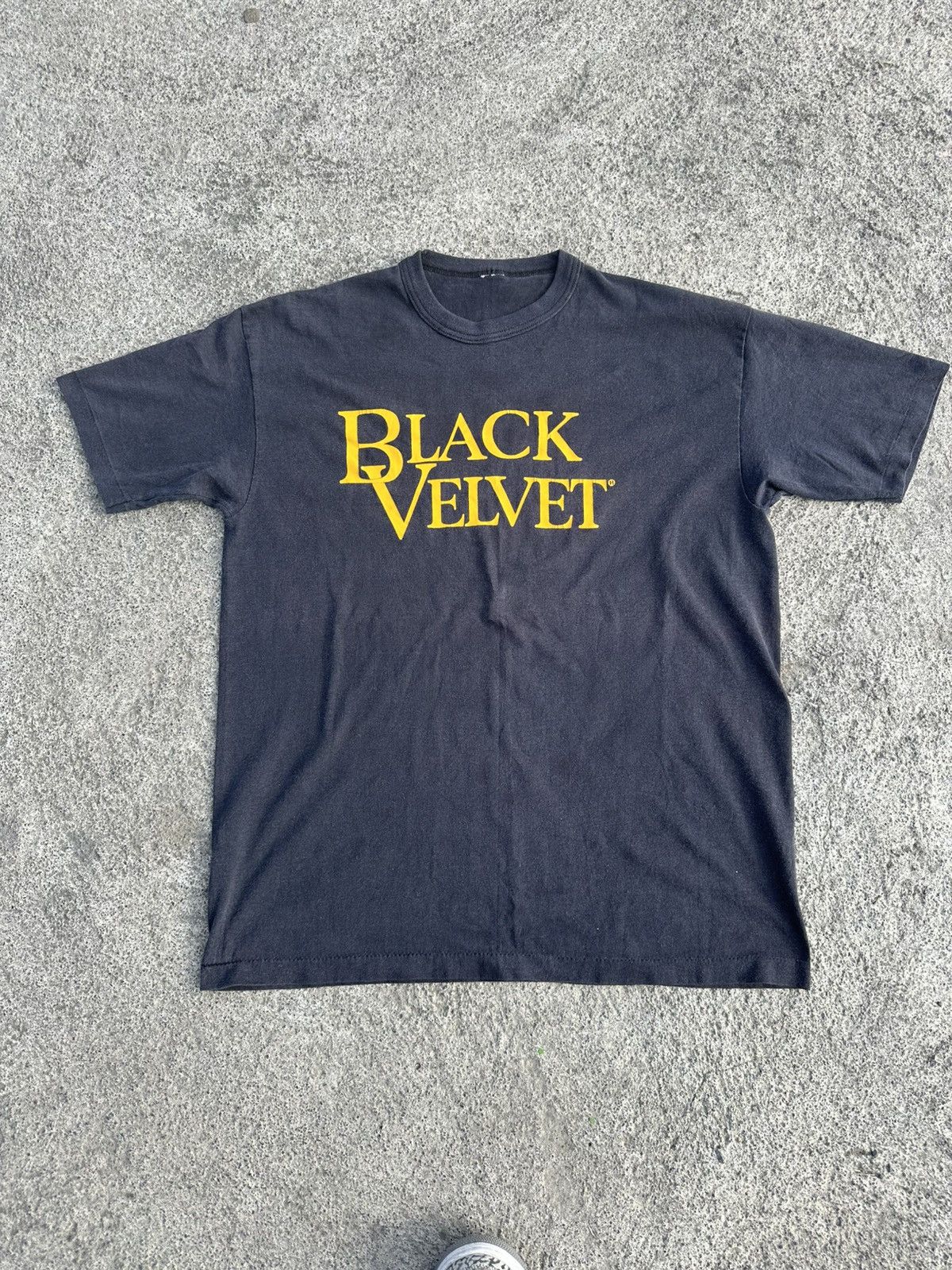 Other Vintage Black Velvet Canadian Whisky Promo T-shirt Size US L / EU 52-54 / 3 - 1 Thumbnail