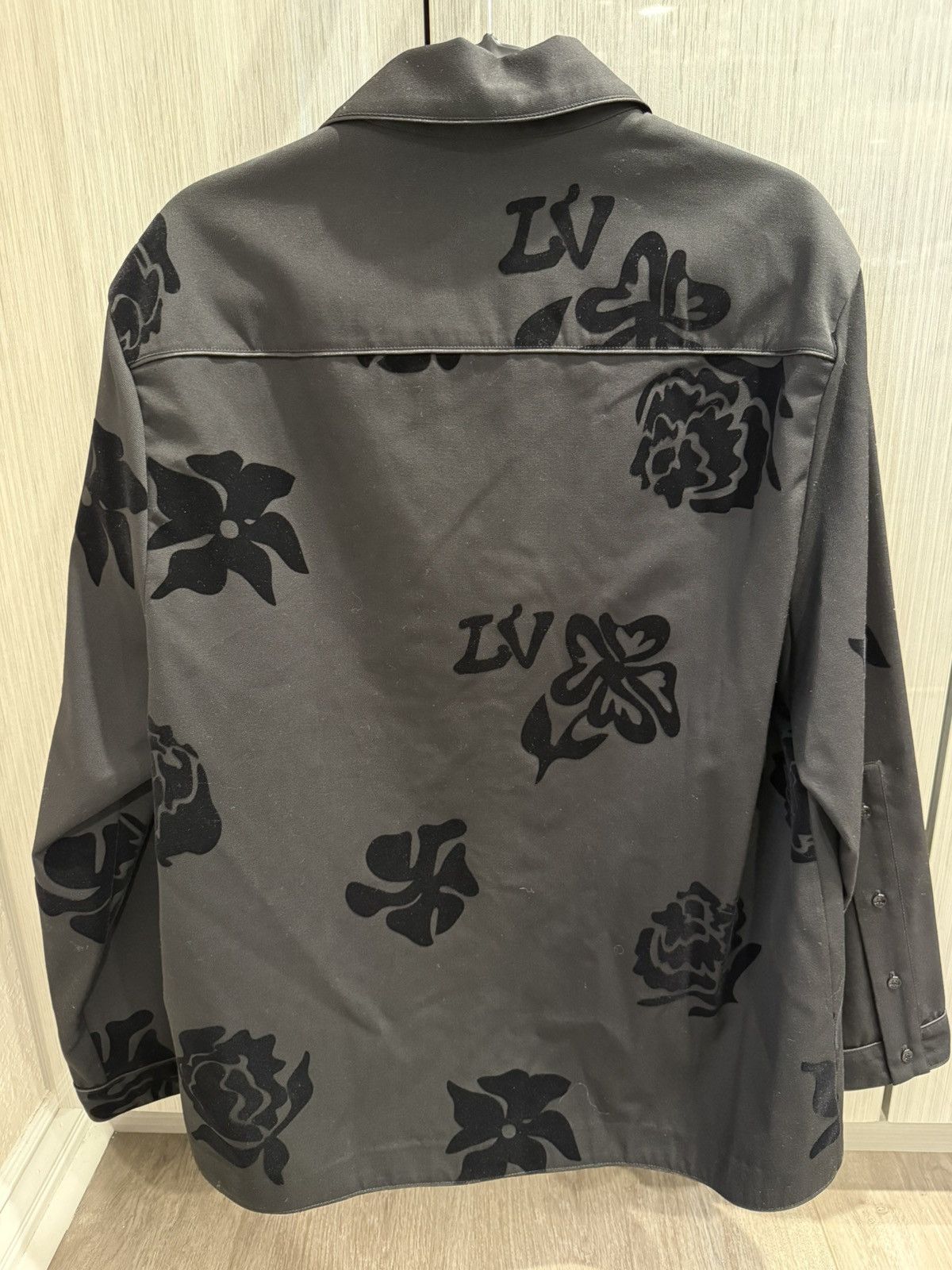 Louis Vuitton Louis Vuitton Black Flower Flocked Pyjama Shirt Size US XL / EU 56 / 4 - 2 Thumbnail