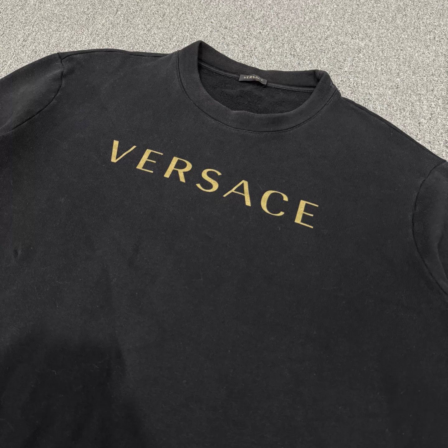 Versace Versace Gold Logo Thin Fleece Sweatshirt 48 (9/10) Size US M / EU 48-50 / 2 - 3 Thumbnail