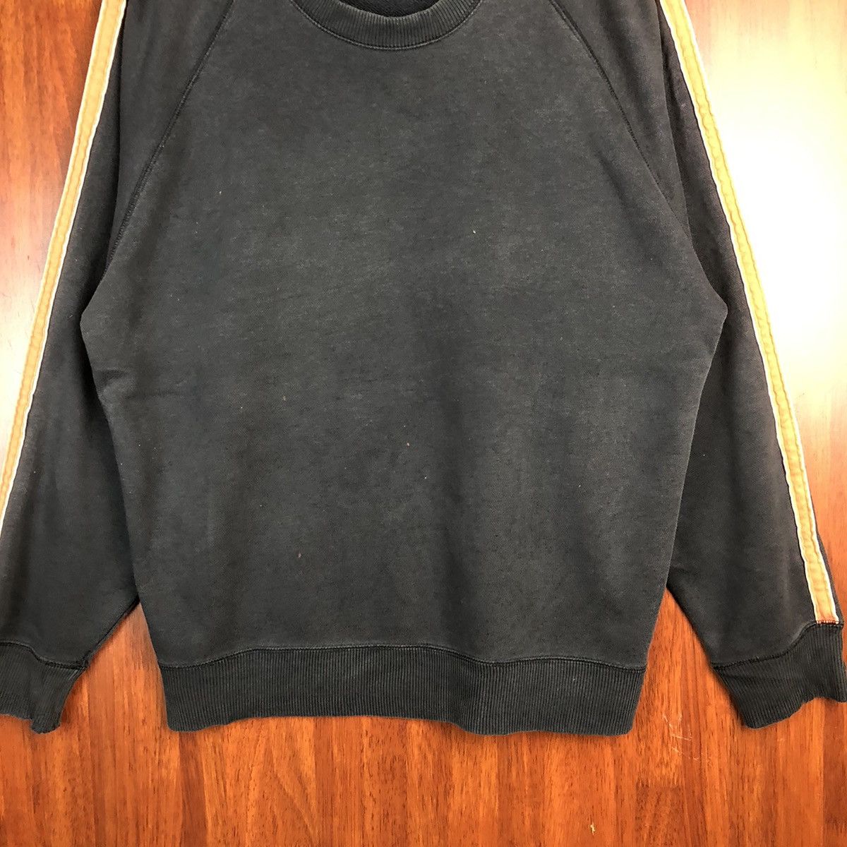 Uniqlo Uniqlo Line Orange Dark Blue vintage Sweatshirt #7529 Size US L / EU 52-54 / 3 - 3 Thumbnail