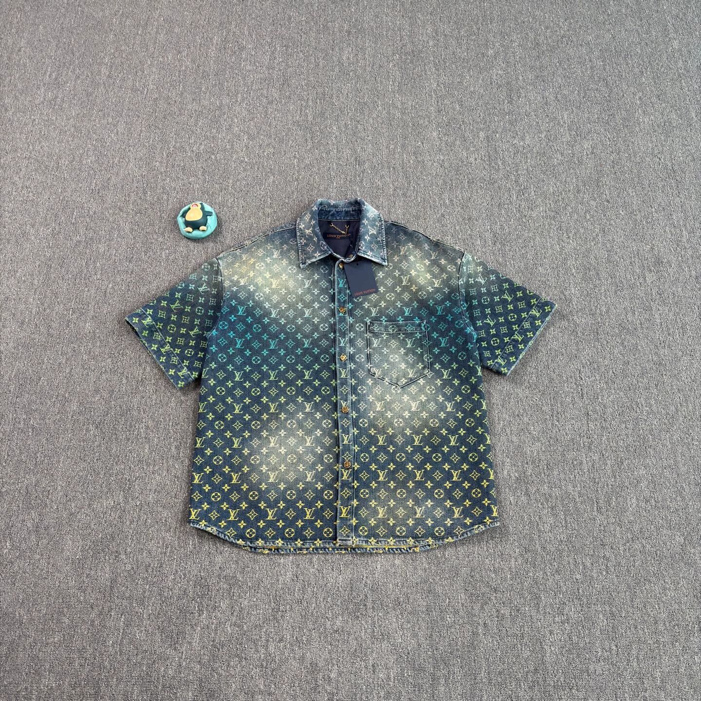 Louis Vuitton LV Ombre All Over Print Denim Short-Sleeve Shirt XL Size US XL / EU 56 / 4 - 1 Thumbnail