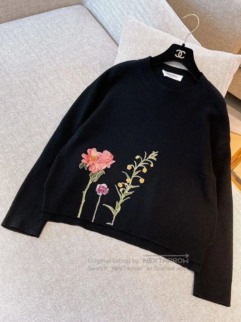 Valentino Valentino Sequin Embroidered Cashmere Sweater. Size US XS / EU 42 / 0 - 2 Thumbnail