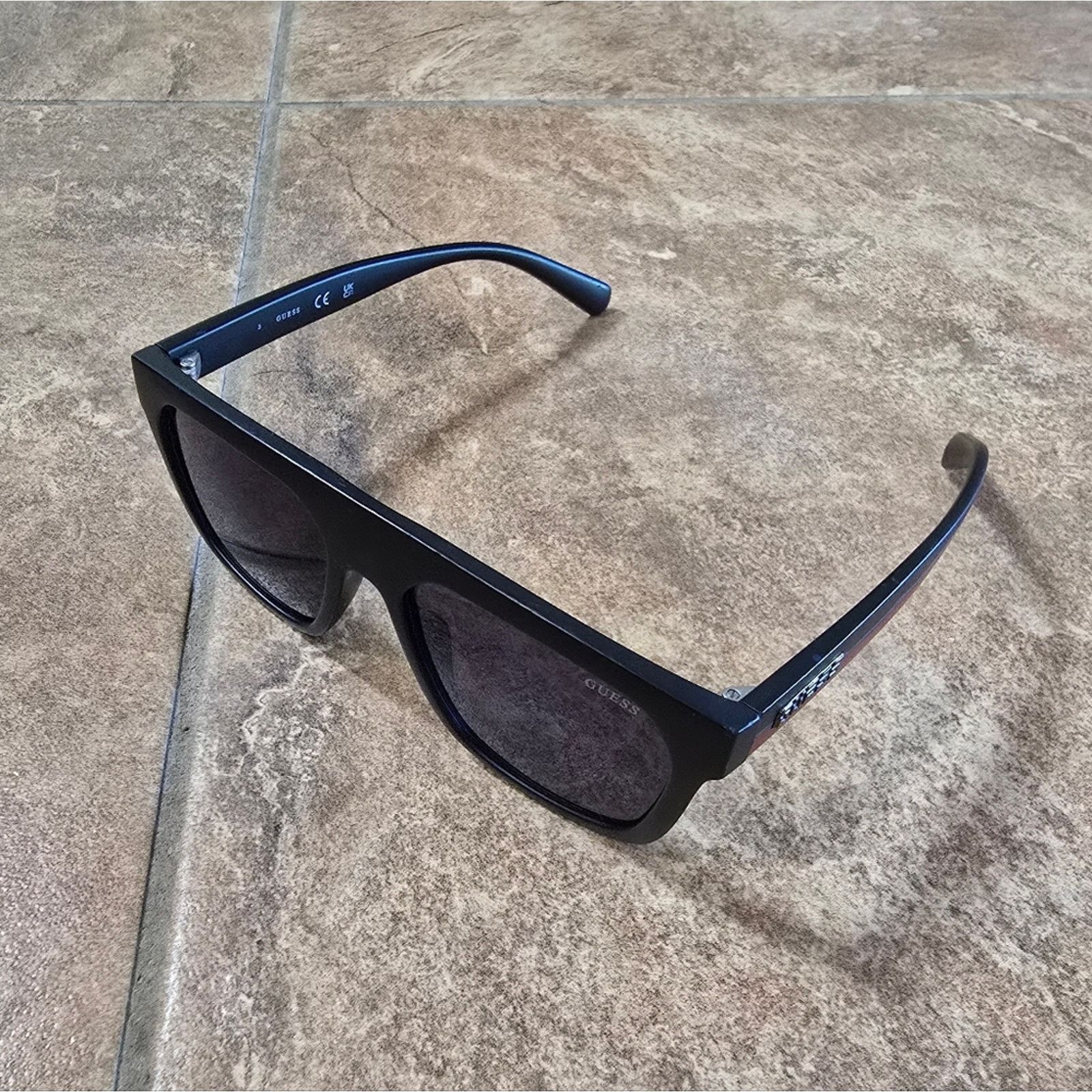 Guess Black Red | GUESS | Squared Sunglasses w/Cover Size ONE SIZE - 1 Thumbnail