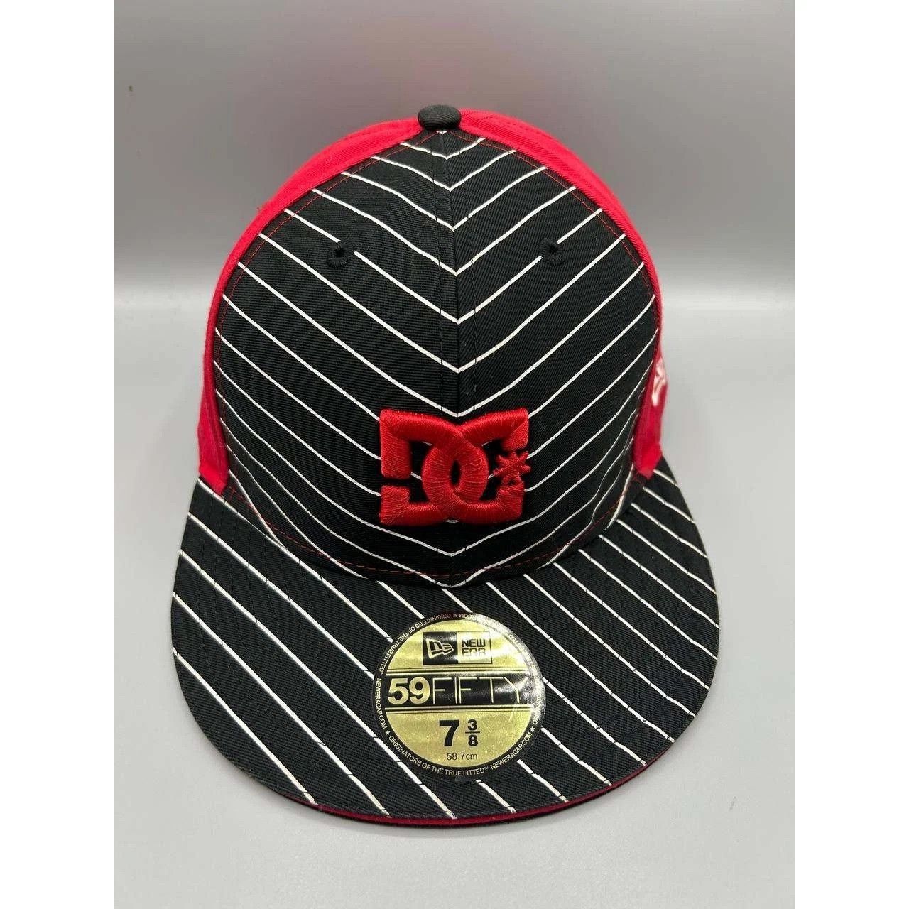 New Era DC Shoes Hat Men 7 3/8 Black Red Fitted Cap Cotton Size ONE SIZE - 1 Thumbnail