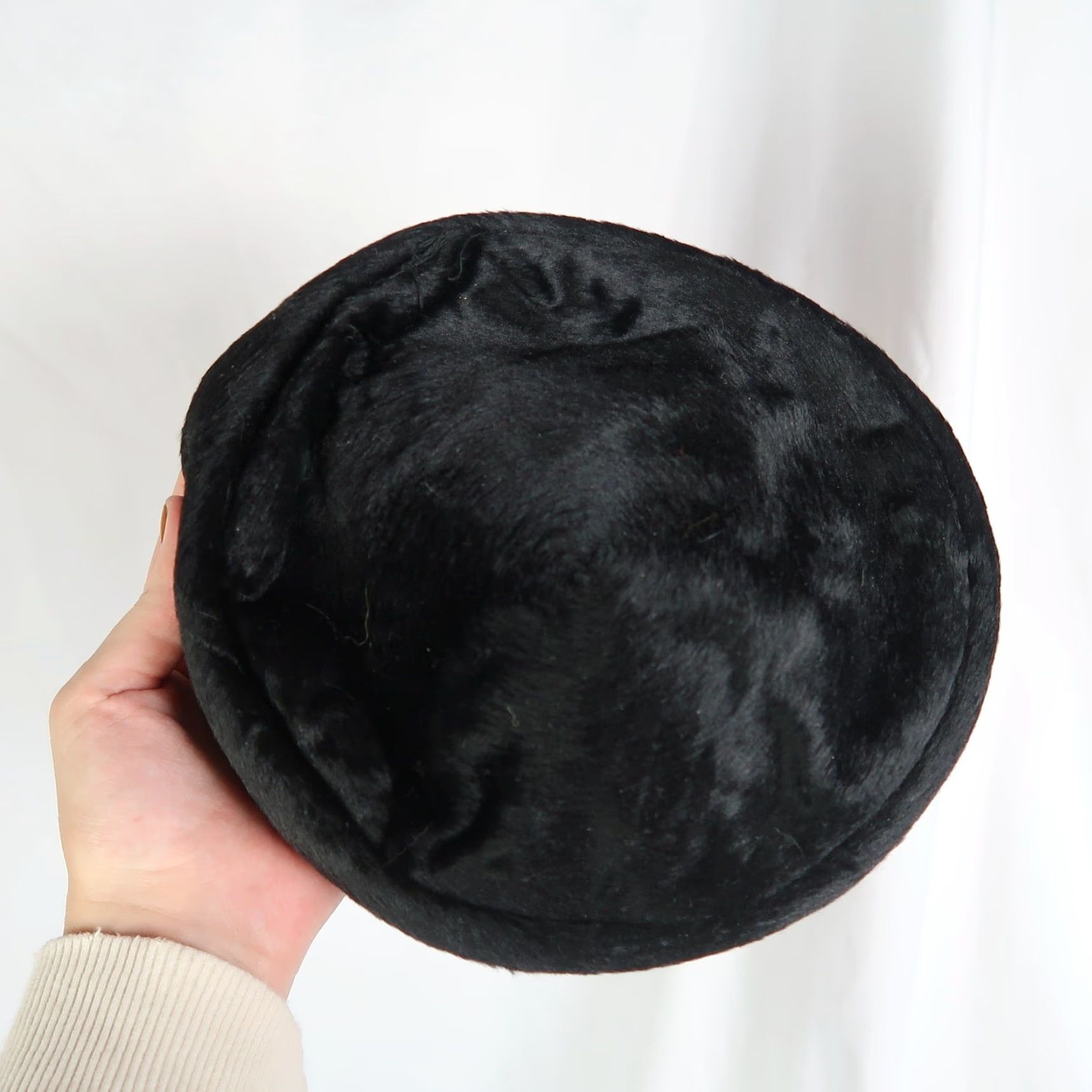 Velvet VINTAGE 60s Black Faux Fur Velvet Beret Hat w/ Chin Strap Beret Women One Size Black 60s Party Cocktail Cap Womens Size ONE SIZE - 7 Thumbnail