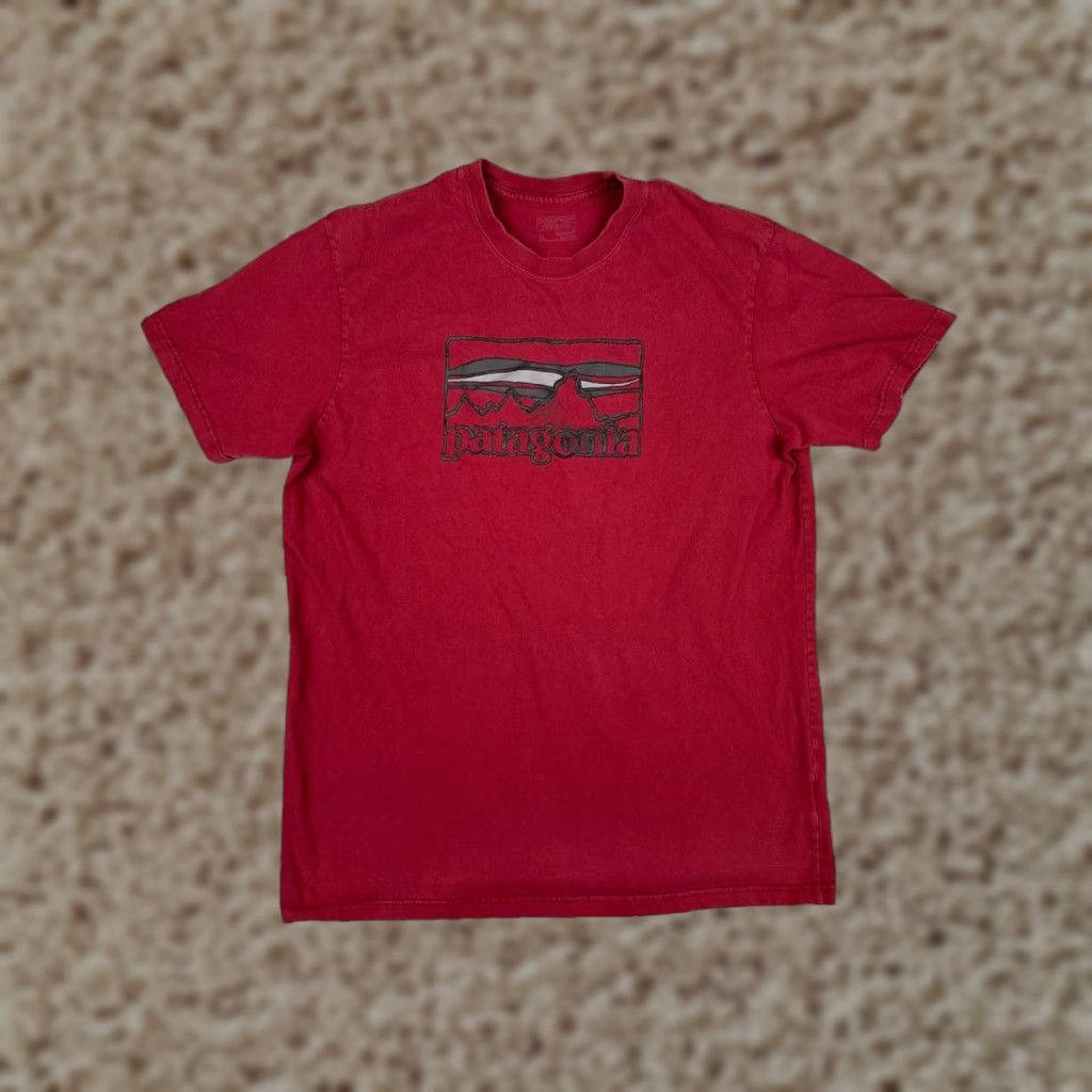 Patagonia Patagonia Shirt Men XL Red Short Sleeve Crew Neck 100% Cotton Fitz Roy Logo T-Shirt Outdoor All Seasons Slim Fit Mens Size US XL / EU 56 / 4 - 1 Thumbnail