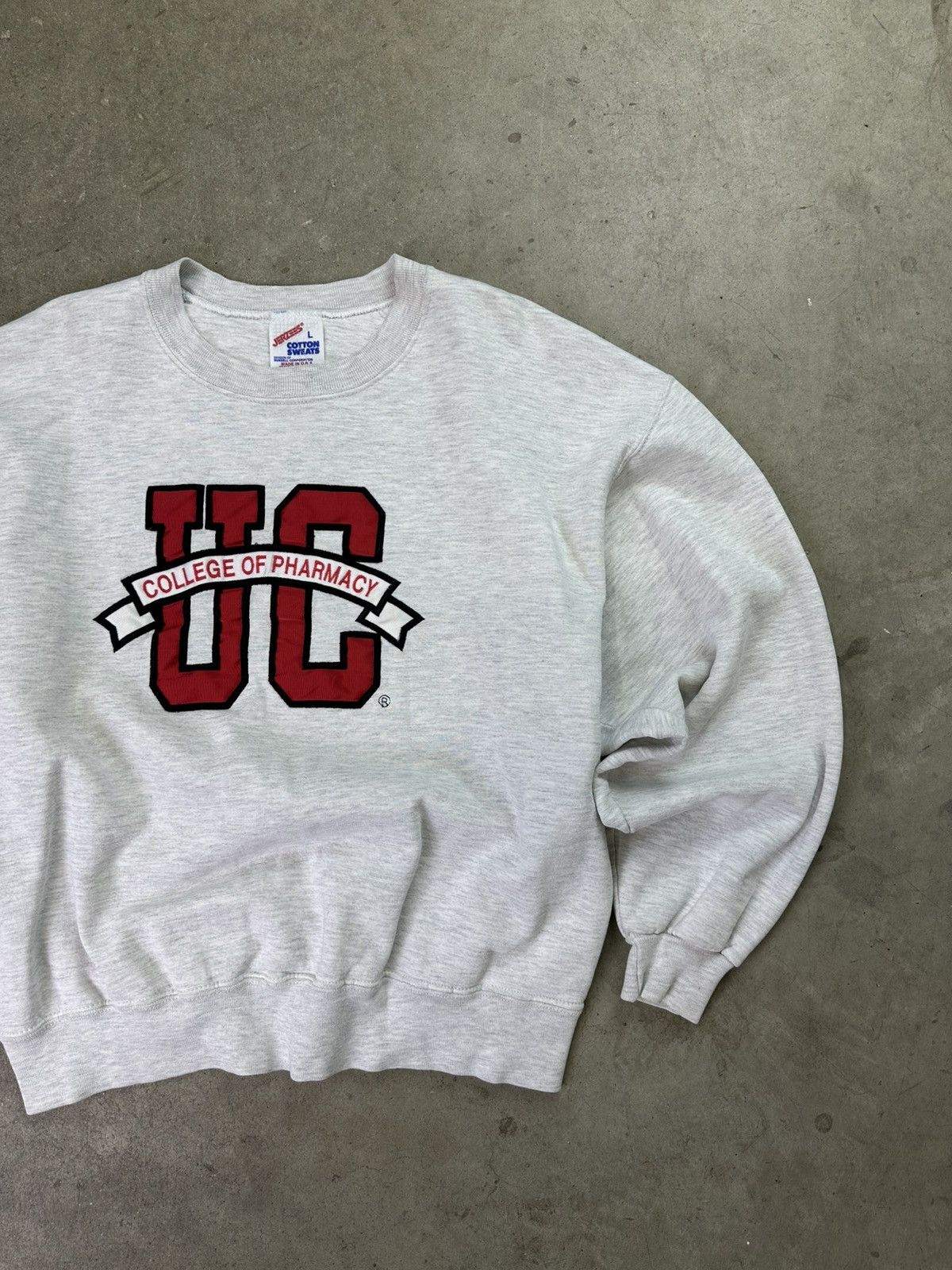 Vintage vintage 90s uc college of pharmacy spellout crewneck large Size US L / EU 52-54 / 3 - 2 Thumbnail