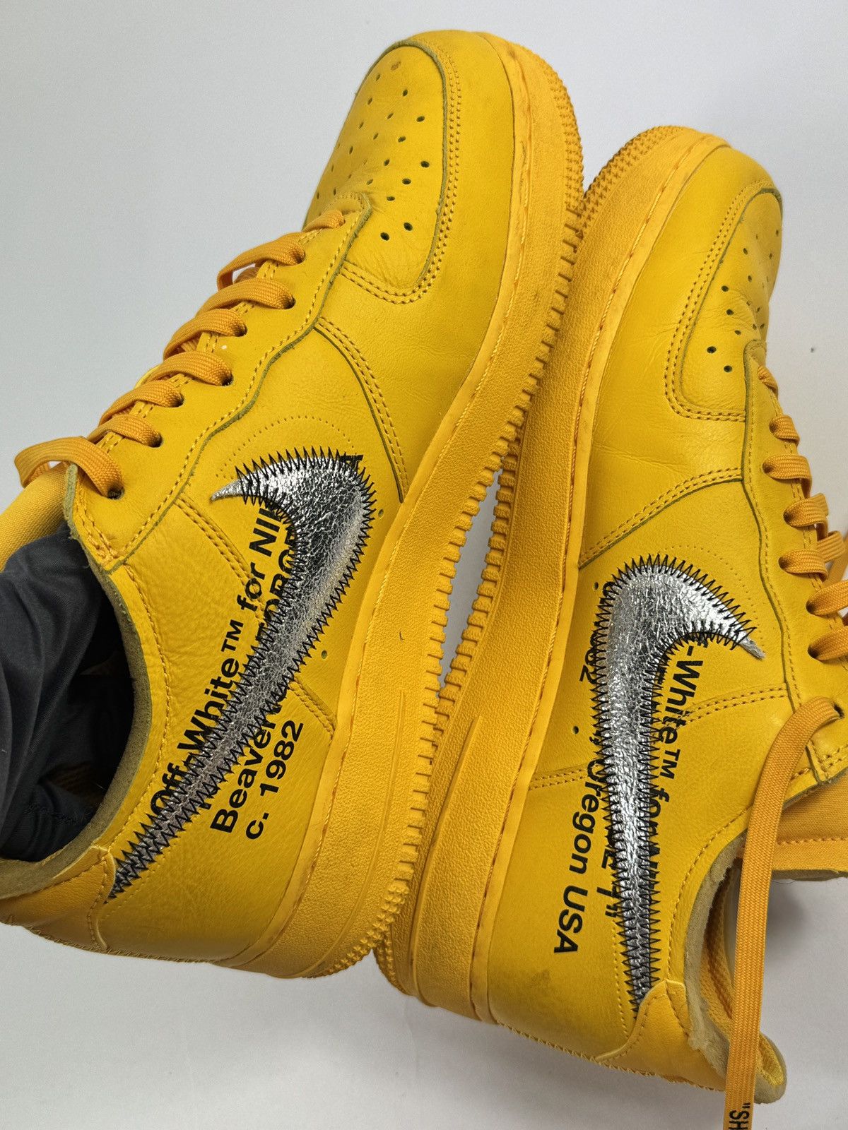 Nike NIKE AIR FORCE 1 x OFF-WHITE ICA UNIVERSITY SNEAKERS Size US 10 / EU 43 - 2 Thumbnail