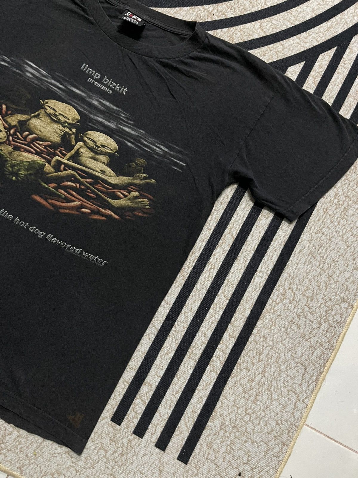 Band Tees 2000 LIMP BIZKIT CHOCOLATE START FISH DISTRESSED TEES Size US L / EU 52-54 / 3 - 4 Thumbnail