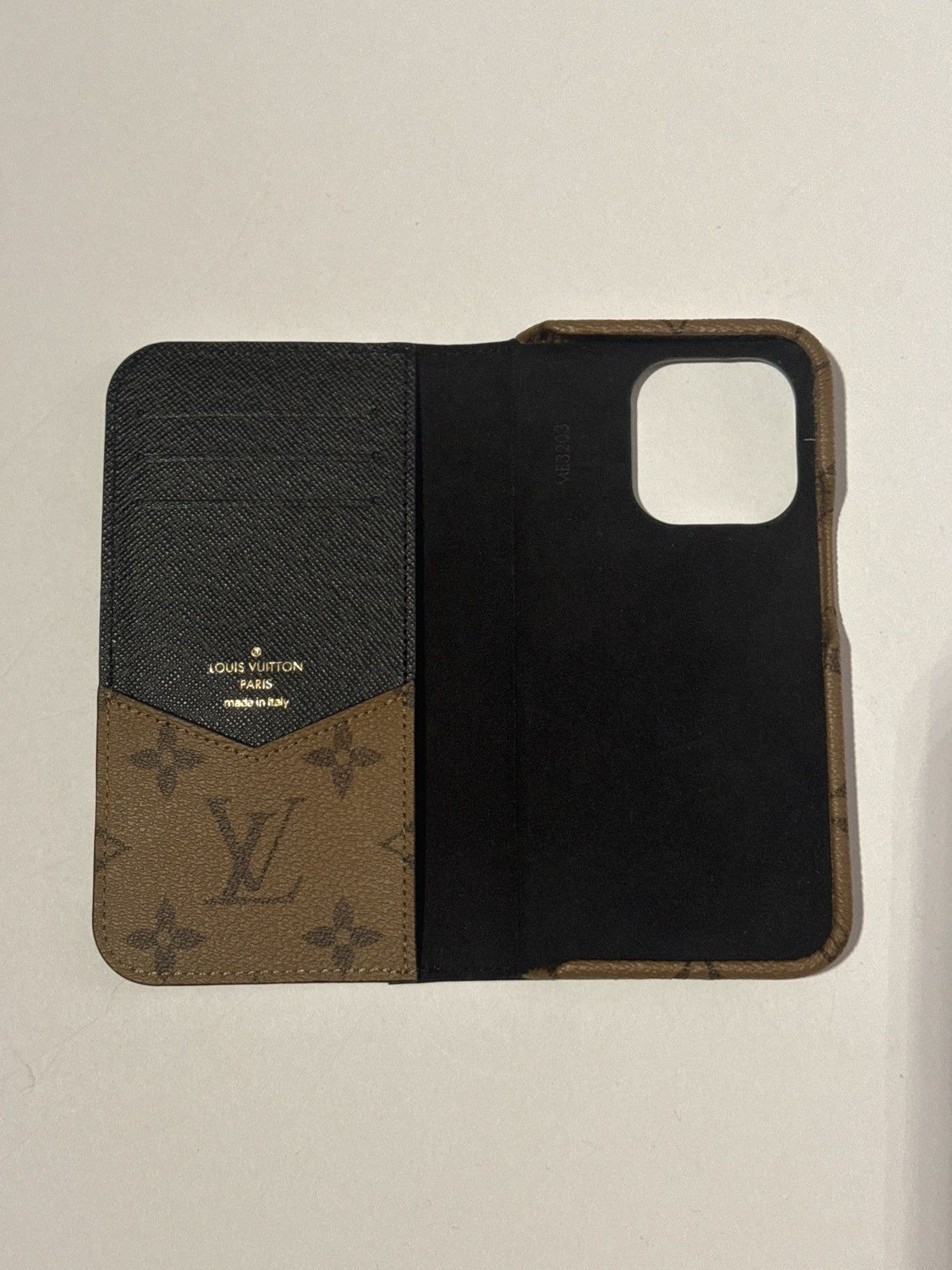 Louis Vuitton Louis Vuitton Folio Iphone 14/15 Pro Model ONLY Size ONE SIZE - 3 Thumbnail