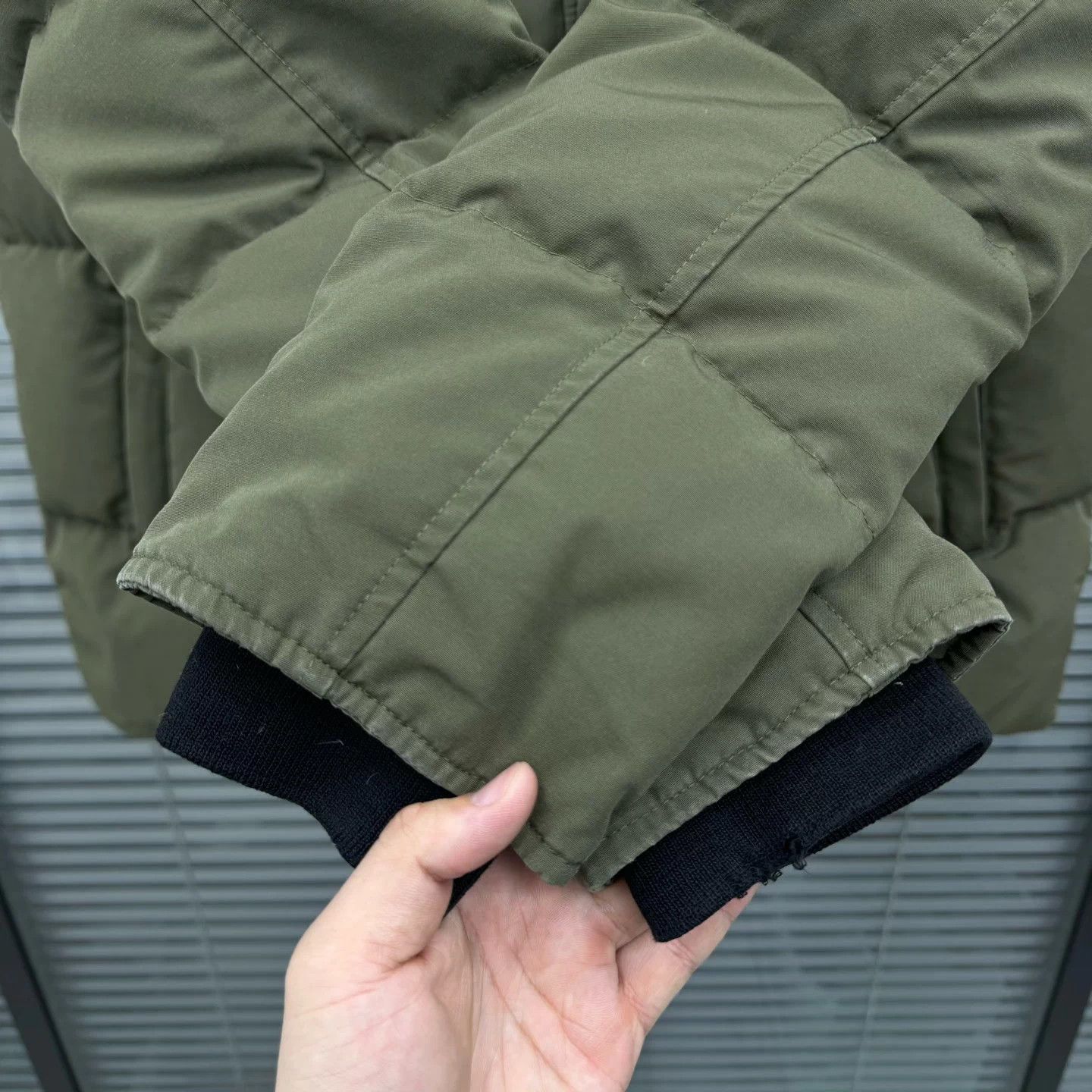 Canada Goose Canada Goose Wyndham Military Green XL Cuff Snags Size US XL / EU 56 / 4 - 4 Thumbnail