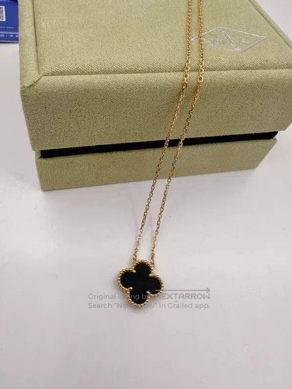 Van Cleef & Arpels VCA 18K Gold Black Onyx Clover Necklace. Size ONE SIZE - 3 Thumbnail