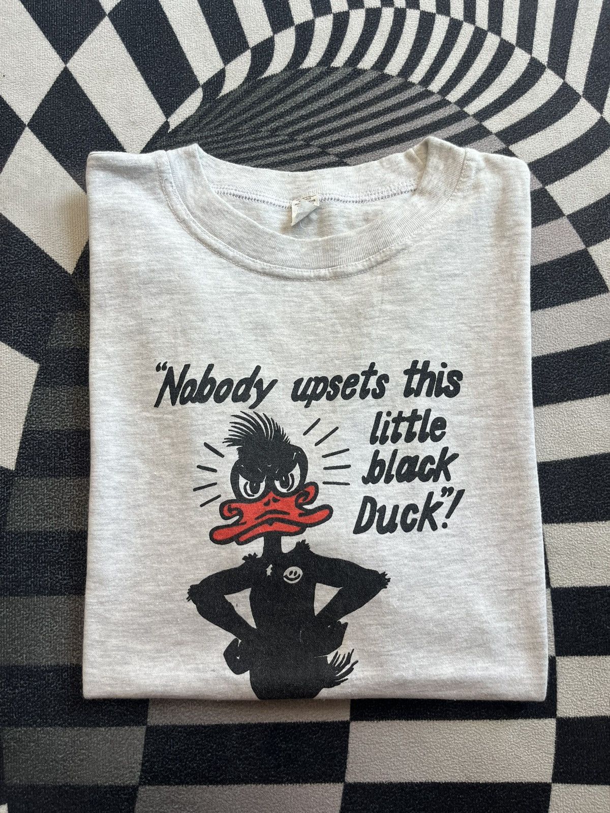 Warner Bros Vintage Daffy Duck Nobody upsets this little black Duck 90’s Size US L / EU 52-54 / 3 - 1 Thumbnail