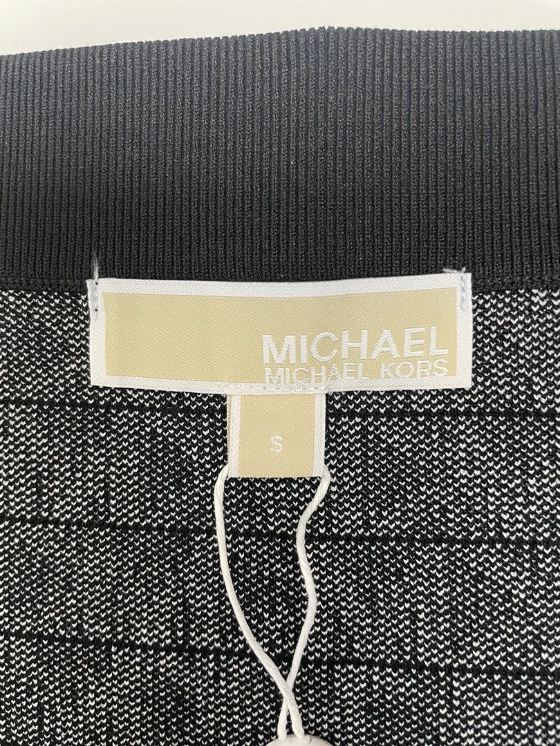 Michael Kors MICHAEL KORS Monogram Logo Mini Skirt Size 26" / US 2 / IT 38 - 4 Thumbnail