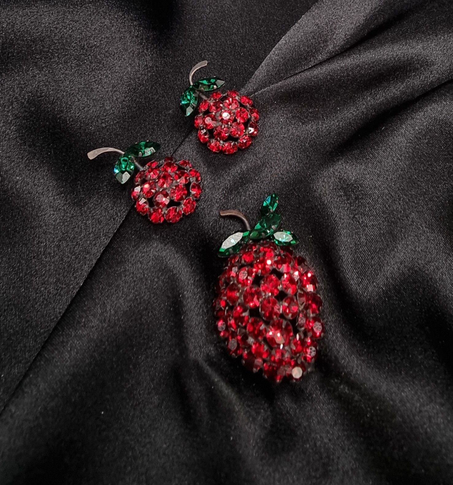 Vintage Vintage Made in Austria Red Strawberry Fruits Crystals Jewel Size ONE SIZE - 4 Thumbnail