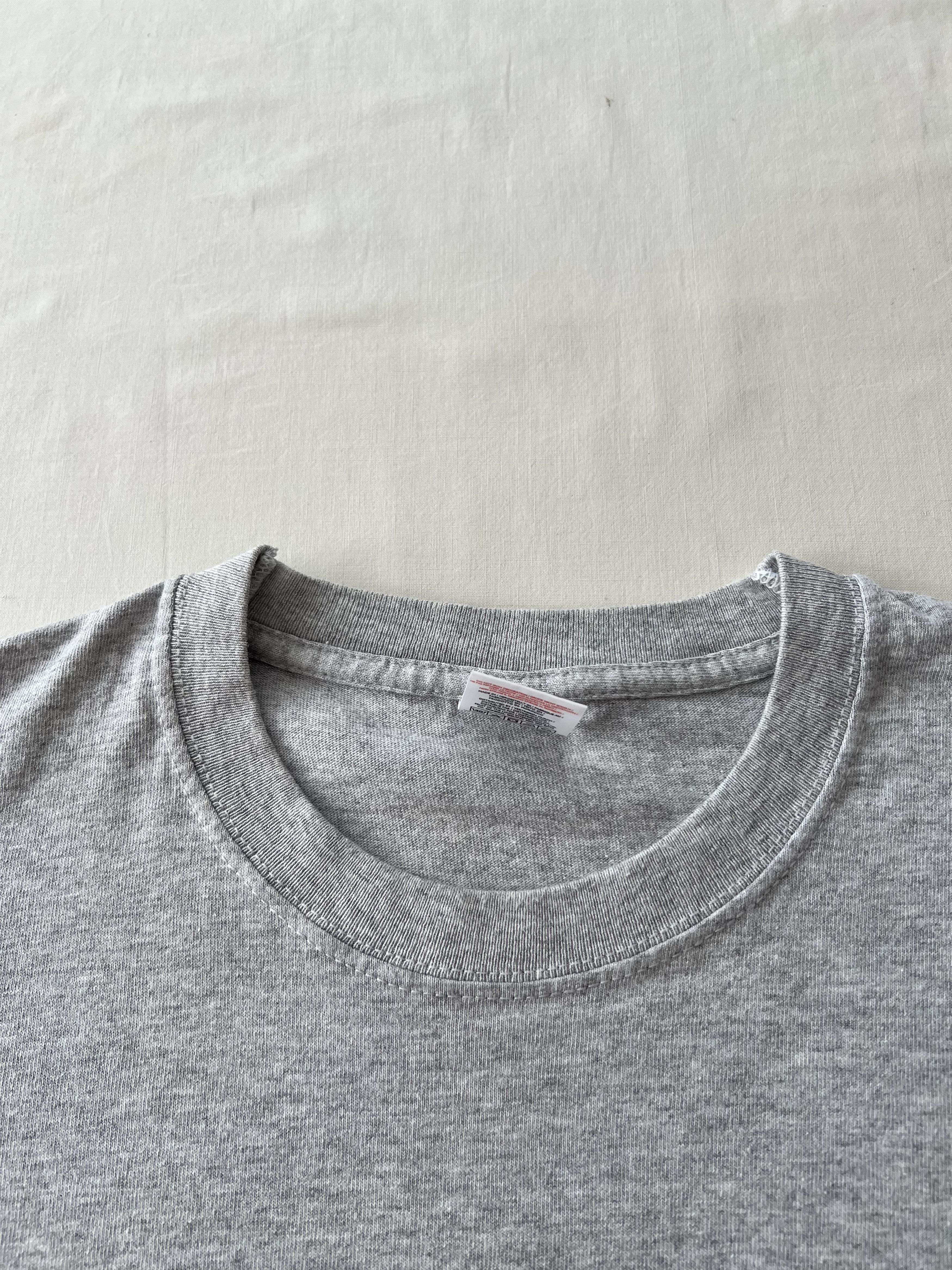 Band Tees Vintage 2000s Deftones Metal Band Y2k Gray T-shirt Size US S / EU 44-46 / 1 - 8 Thumbnail